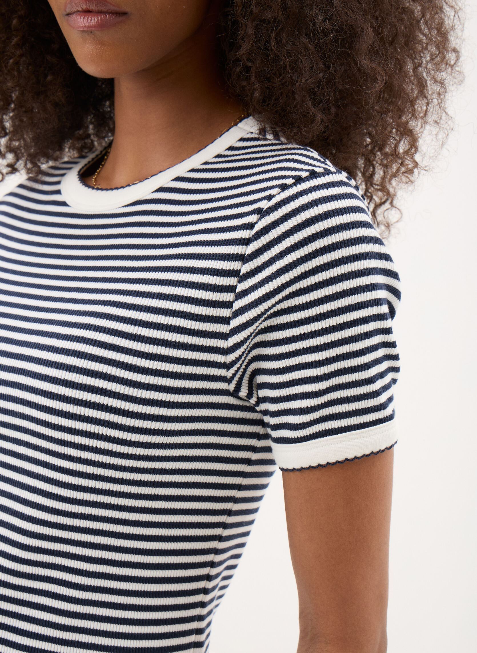 Tee-shirts manches courtes T-shirt l'iconique manches courtes col r femme bleu Petit Bateau Tee-shirts manches courtes T-shirt l'iconique manches courtes col r femme bleu SMOKING/MARSHMALLOW