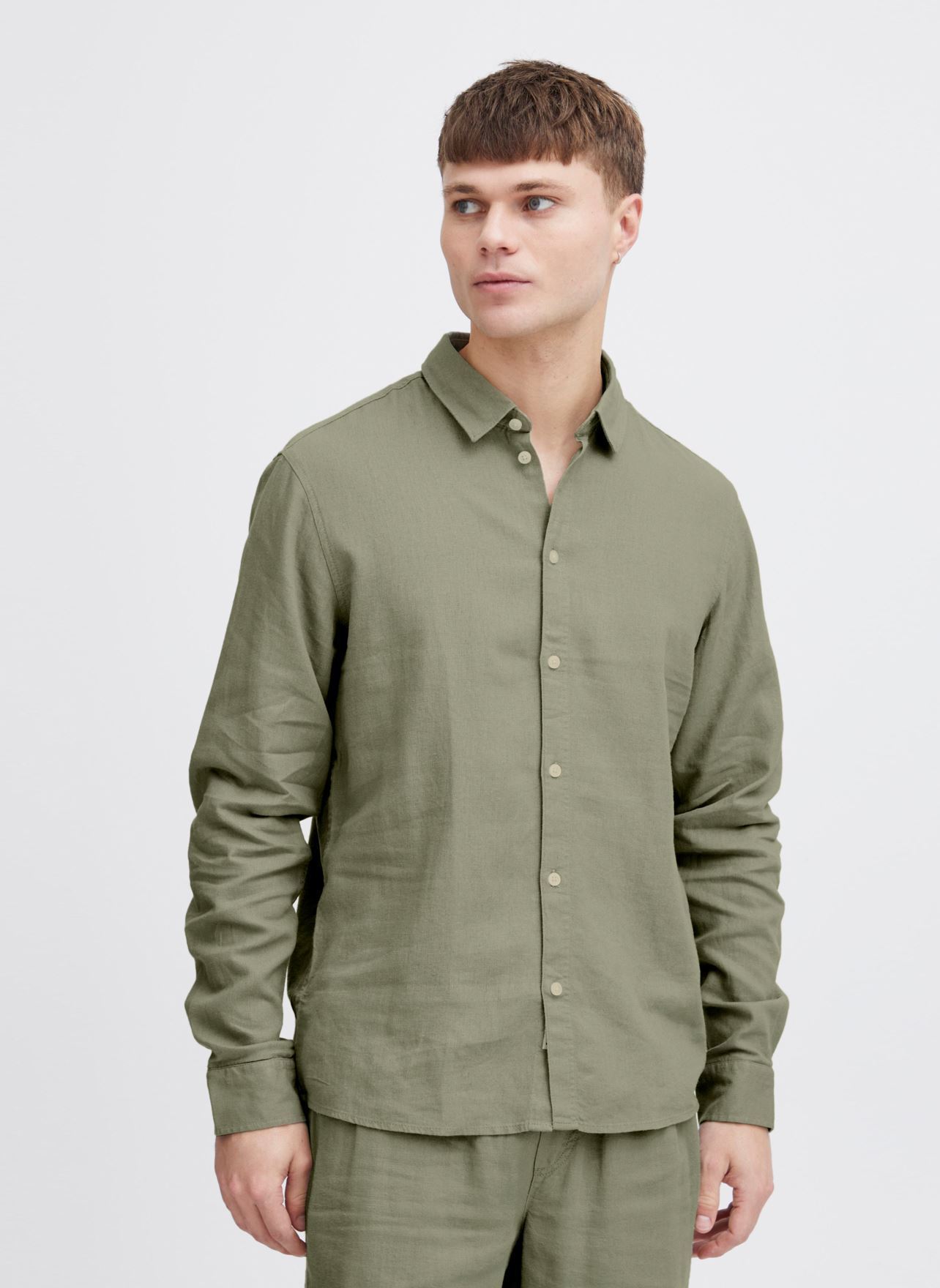Chemises SDEnea Allan LS homme vert SOLID Chemises SDEnea Allan LS homme vert VETIVER