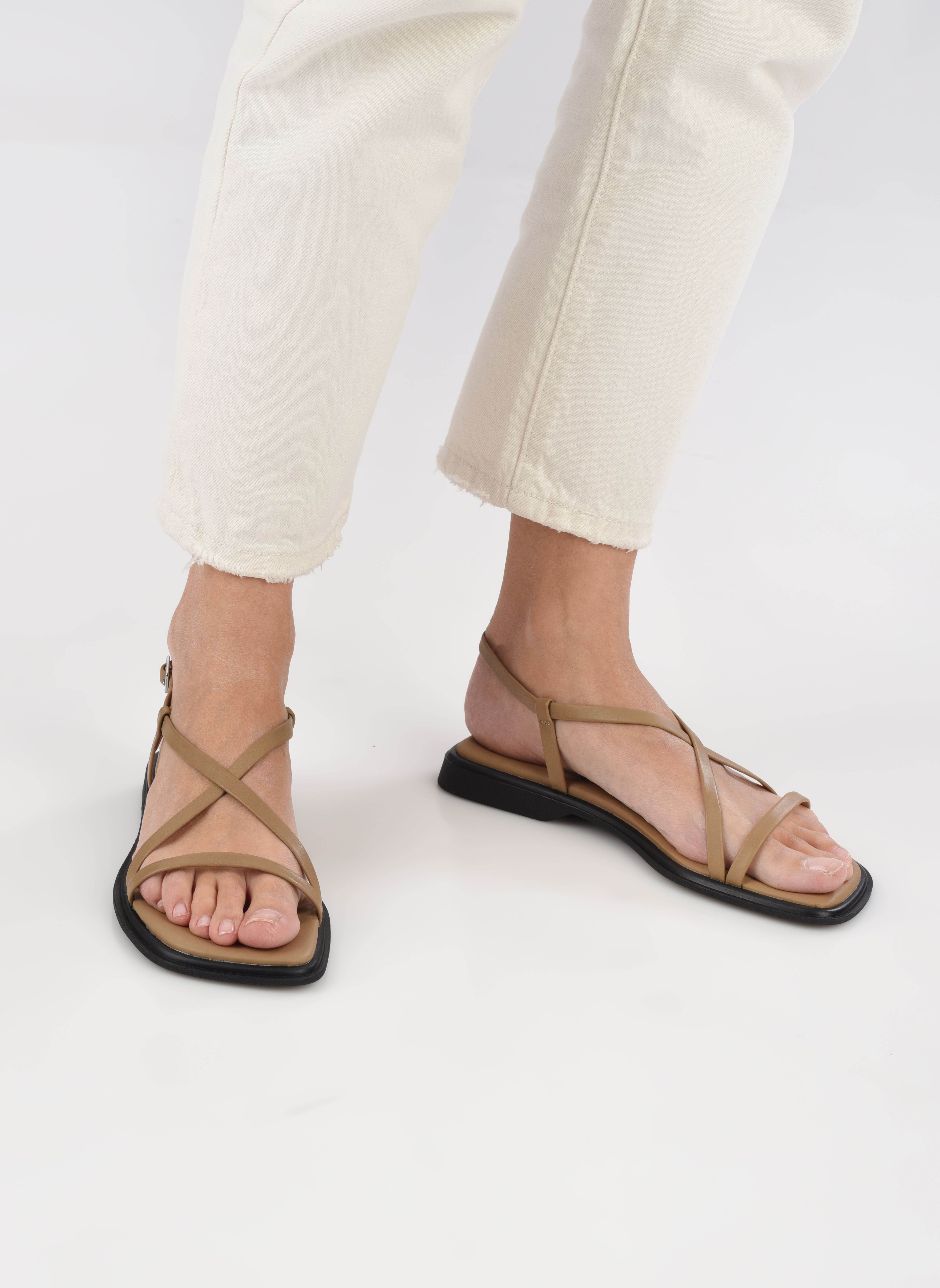 Flache Sandalen IZZY 5713-201 damen beige Vagabond Shoemakers Flache Sandalen IZZY 5713-201 damen beige Beige