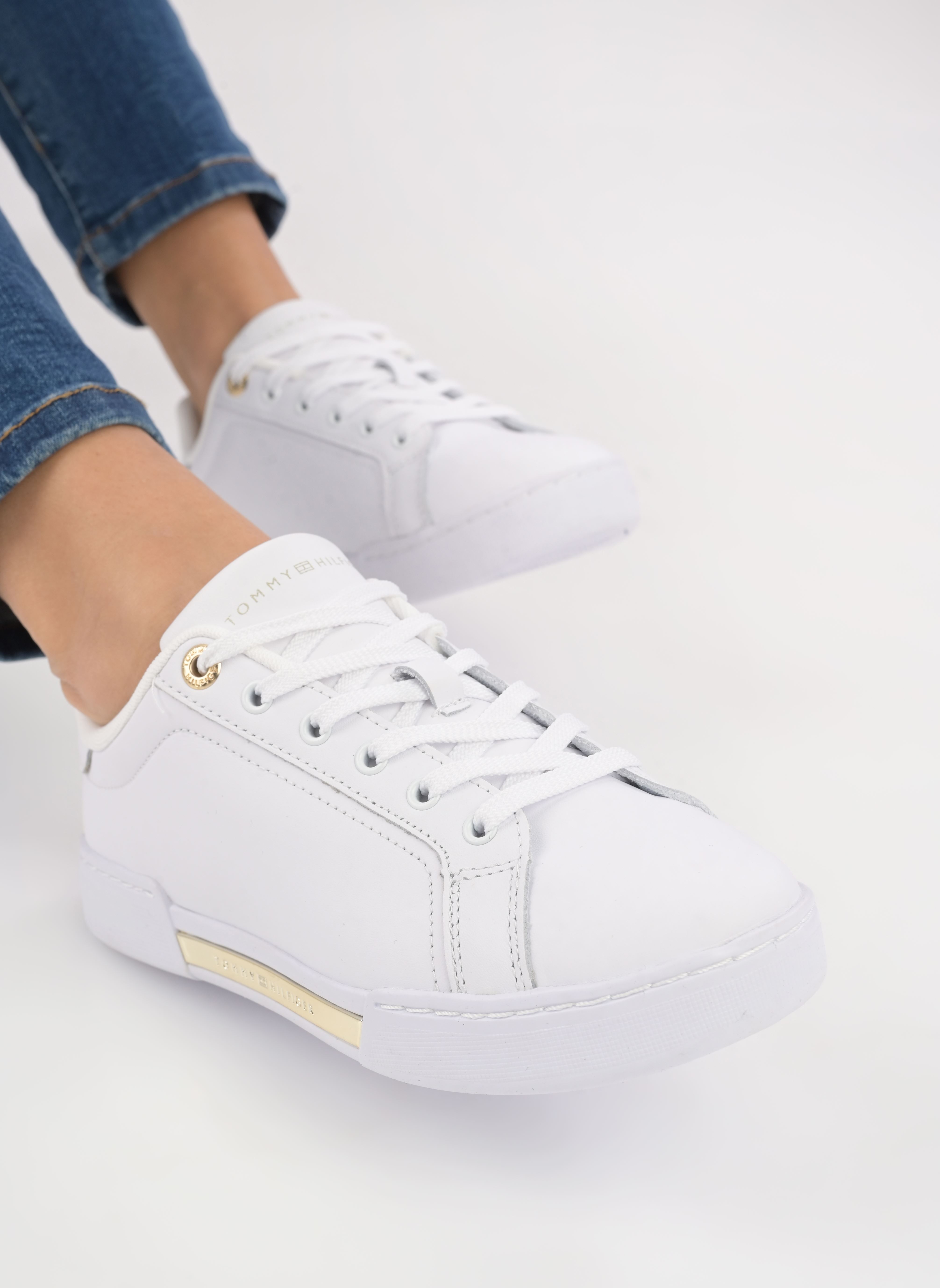 Baskets basses CHIQUE COURT SNEAKER femme blanc Tommy Hilfiger Baskets basses CHIQUE COURT SNEAKER femme blanc YBS