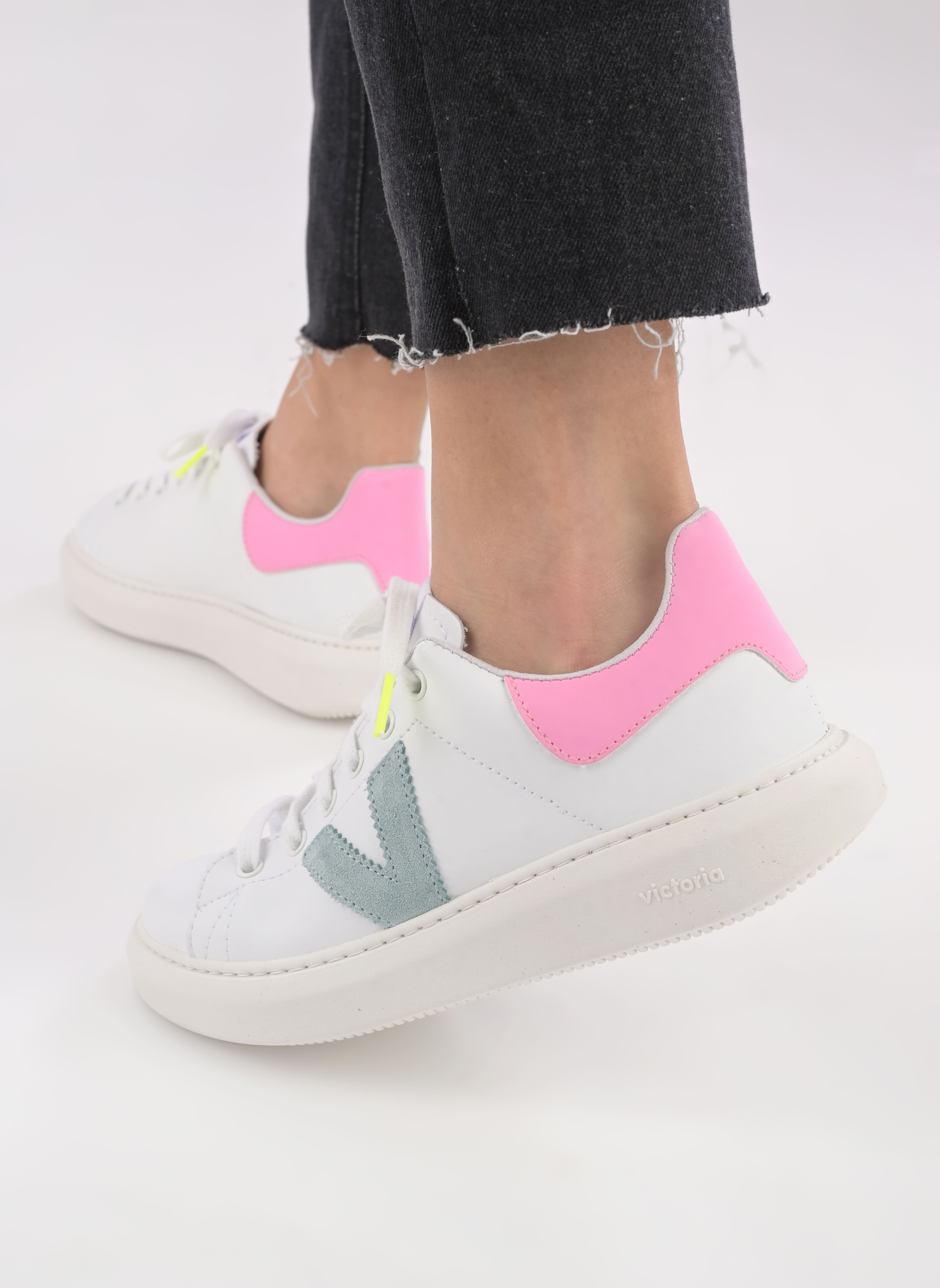 Sneakers MILAN EFECTO PIEL & NEON donna bianco Victoria Sneakers MILAN EFECTO PIEL & NEON donna bianco Rosa