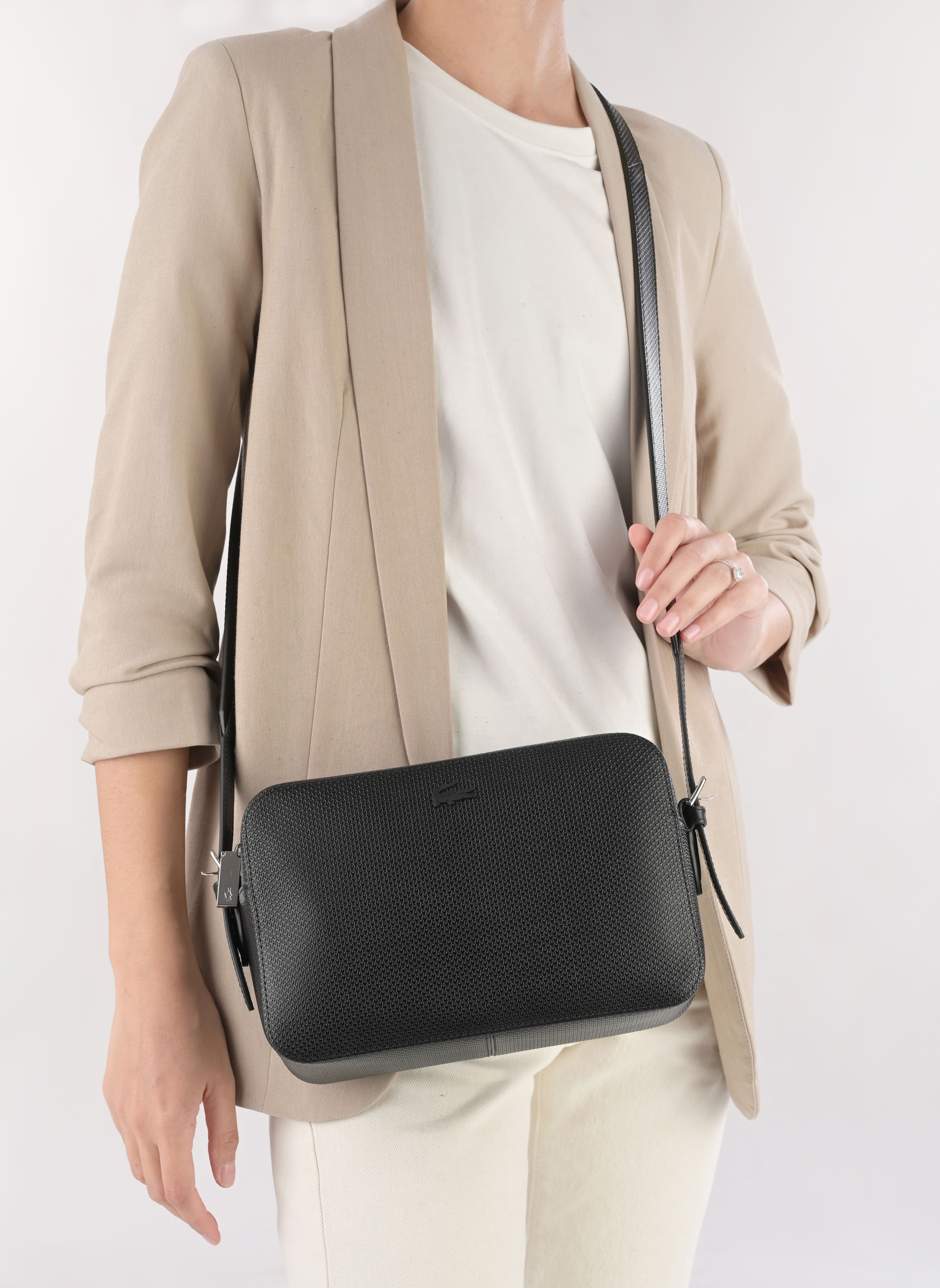 Sacs bandoulière Chantaco Classics Crossover femme noir Lacoste Sacs bandoulière Chantaco Classics Crossover femme noir NOIR