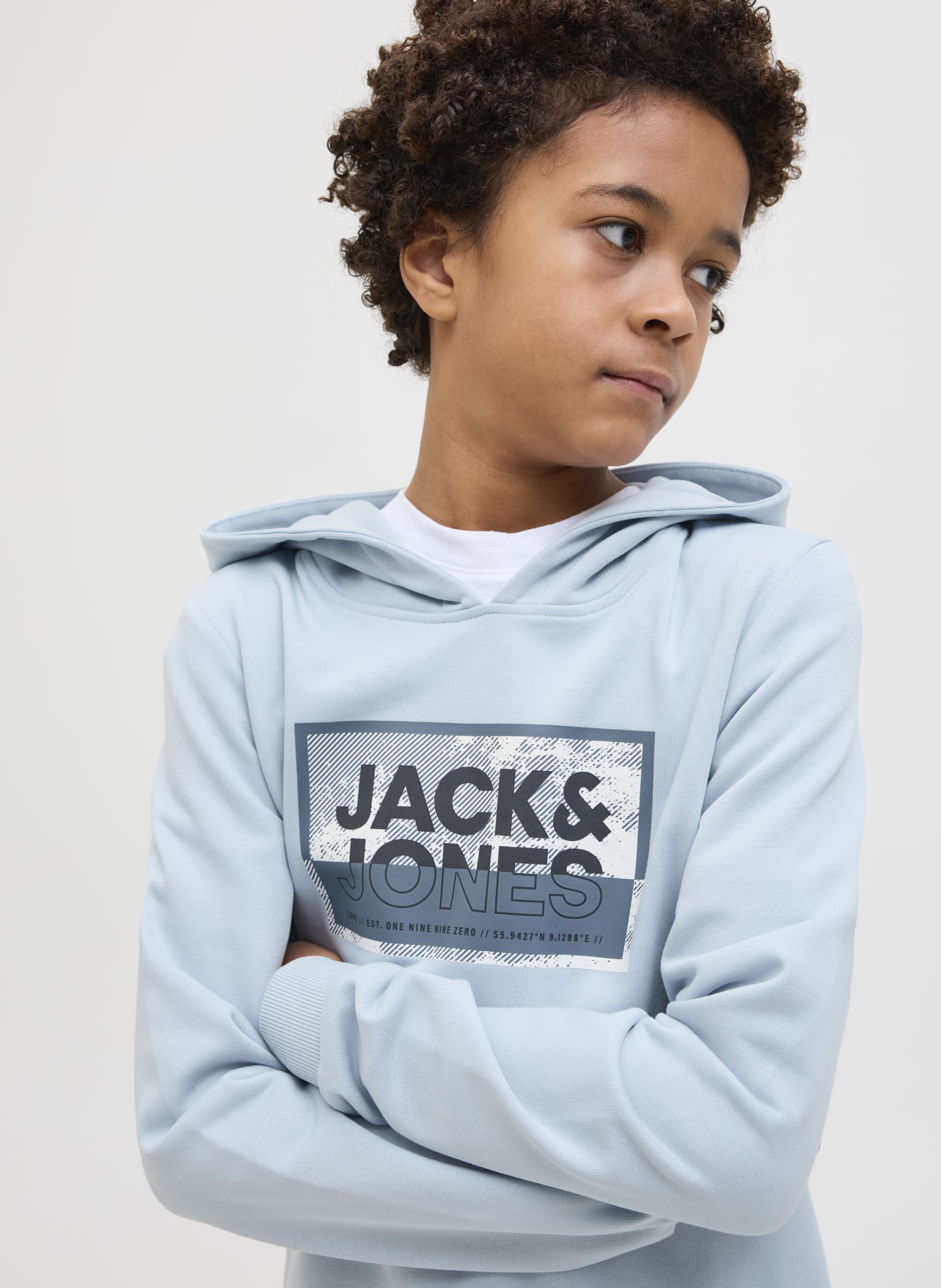Kapuzenpullover Jcologan Ss24 Print Sweat Hood Sn Jnr jungen blau Jack & Jones Kapuzenpullover Jcologan Ss24 Print Sweat Hood Sn Jnr jungen blau SUBDUED BLUE