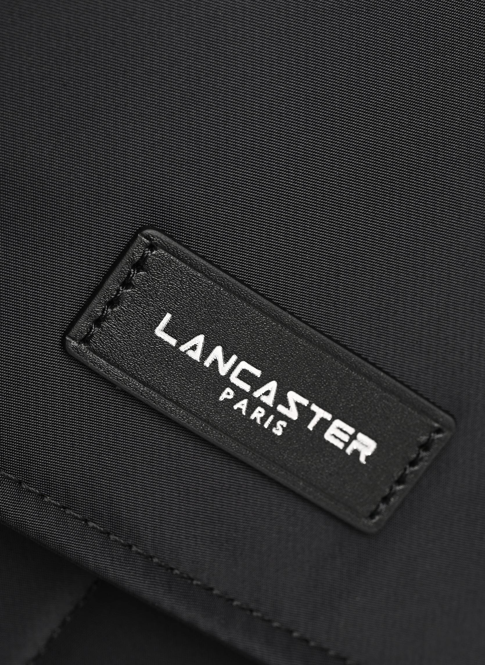 Sacs bandoulière Sac gibecière A rabat aimanté L Basic Vi homme noir Lancaster Sacs bandoulière Sac gibecière A rabat aimanté L Basic Vi homme noir NOIR