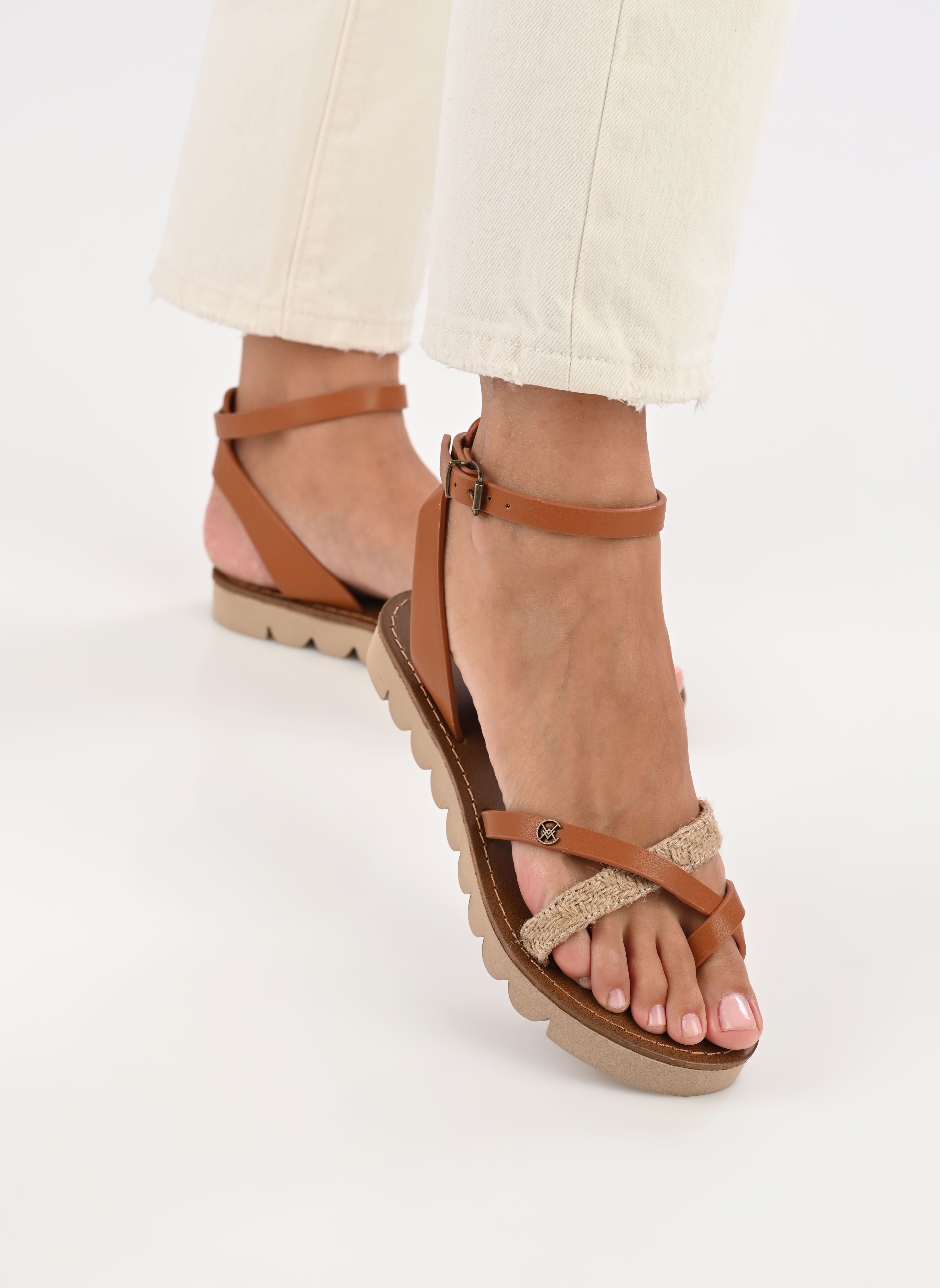 Chattawak Sandales plates Leia femme marron | Sarenza France