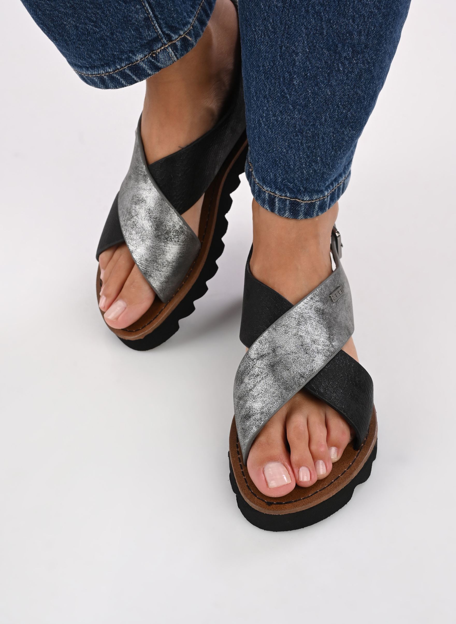 Sandales compensées et plateformes Taram femme noir Chattawak Sandales compensées et plateformes Taram femme noir Noir