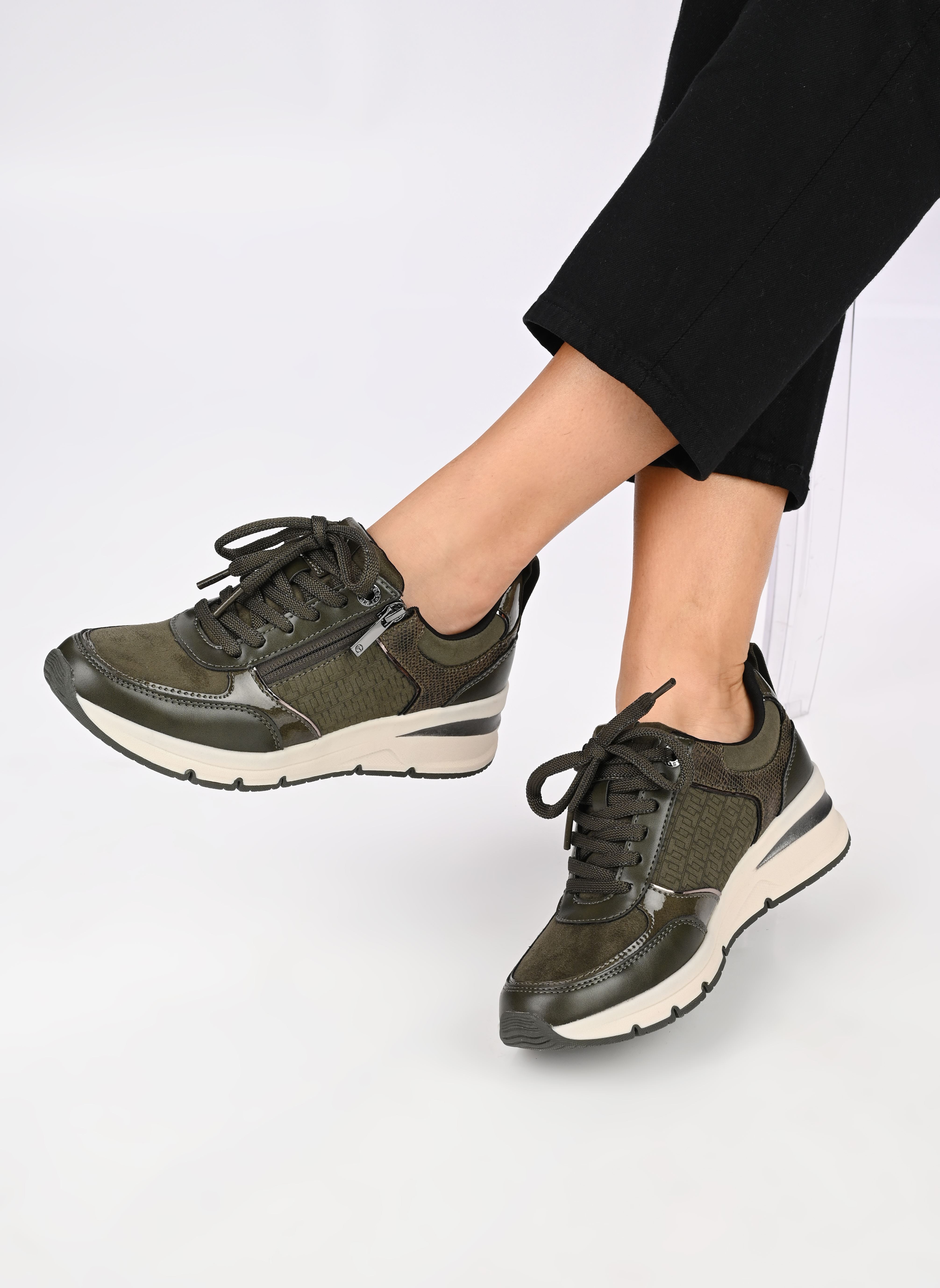 Baskets basses 23721-42 femme vert Tamaris Baskets basses 23721-42 femme vert OLIVE COMB