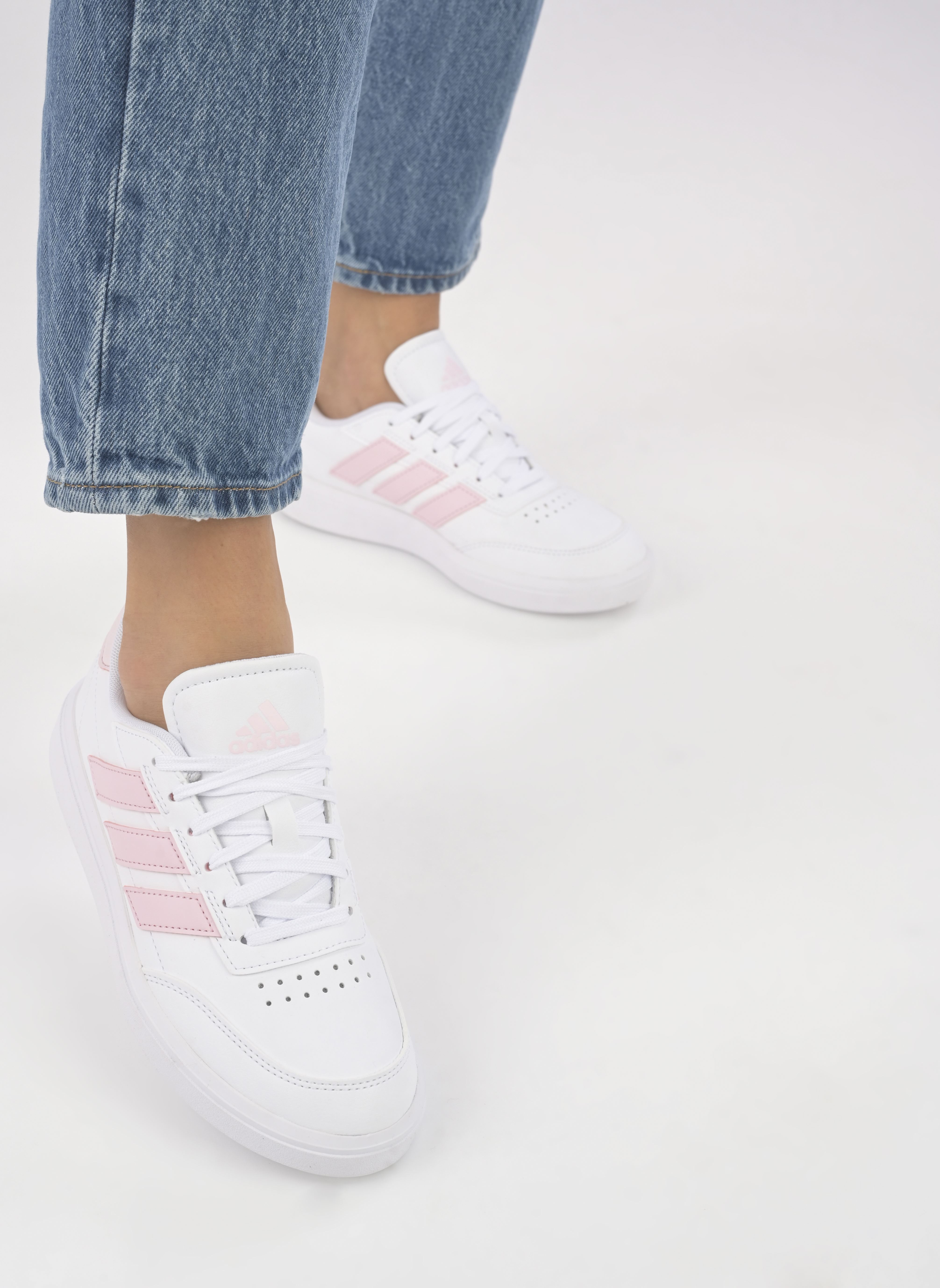 Baskets Courtblock W femme blanc adidas sportswear Baskets Courtblock W femme blanc FTWWHT/CLPINK/ALMPNK