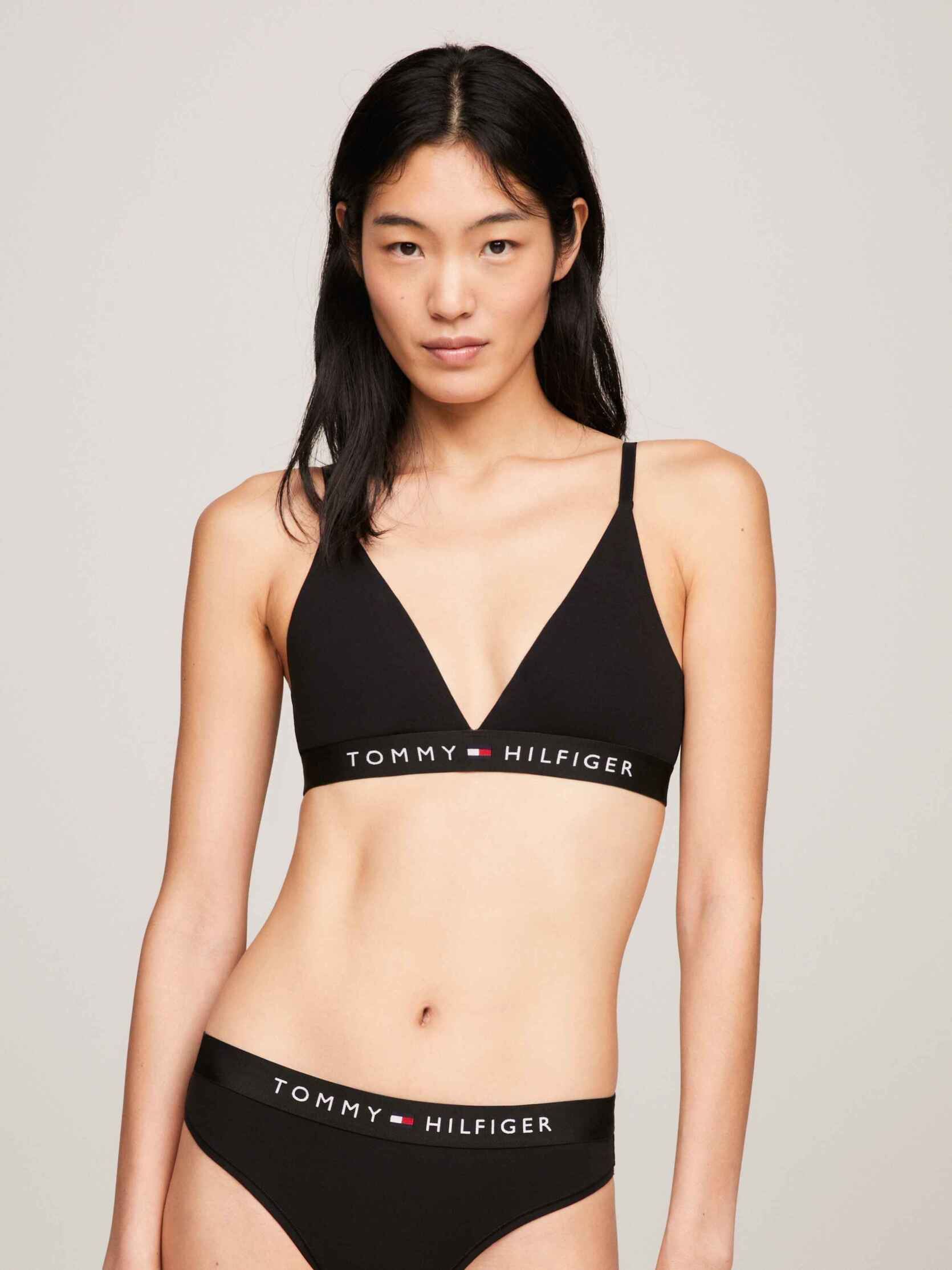 Sportbeha's Unlined Triangle UW0UW04144 dames zwart Tommy Hilfiger Sportbeha's Unlined Triangle UW0UW04144 dames zwart BLACK