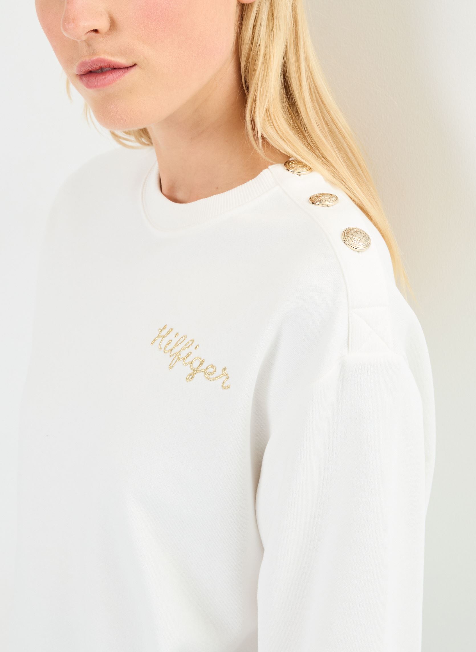 Sweatshirts Reg Gold Button Swea WW0WW41235 femme blanc Tommy Hilfiger Sweatshirts Reg Gold Button Swea WW0WW41235 femme blanc ECRU