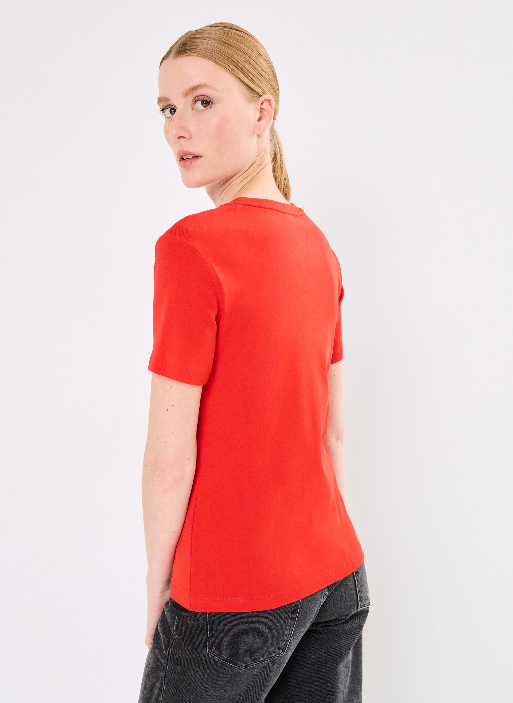 Tee-shirts manches courtes New Slim Cody C-Nk S WW0WW40587 femme rouge Tommy Hilfiger Tee-shirts manches courtes New Slim Cody C-Nk S WW0WW40587 femme rouge FIERCE RED