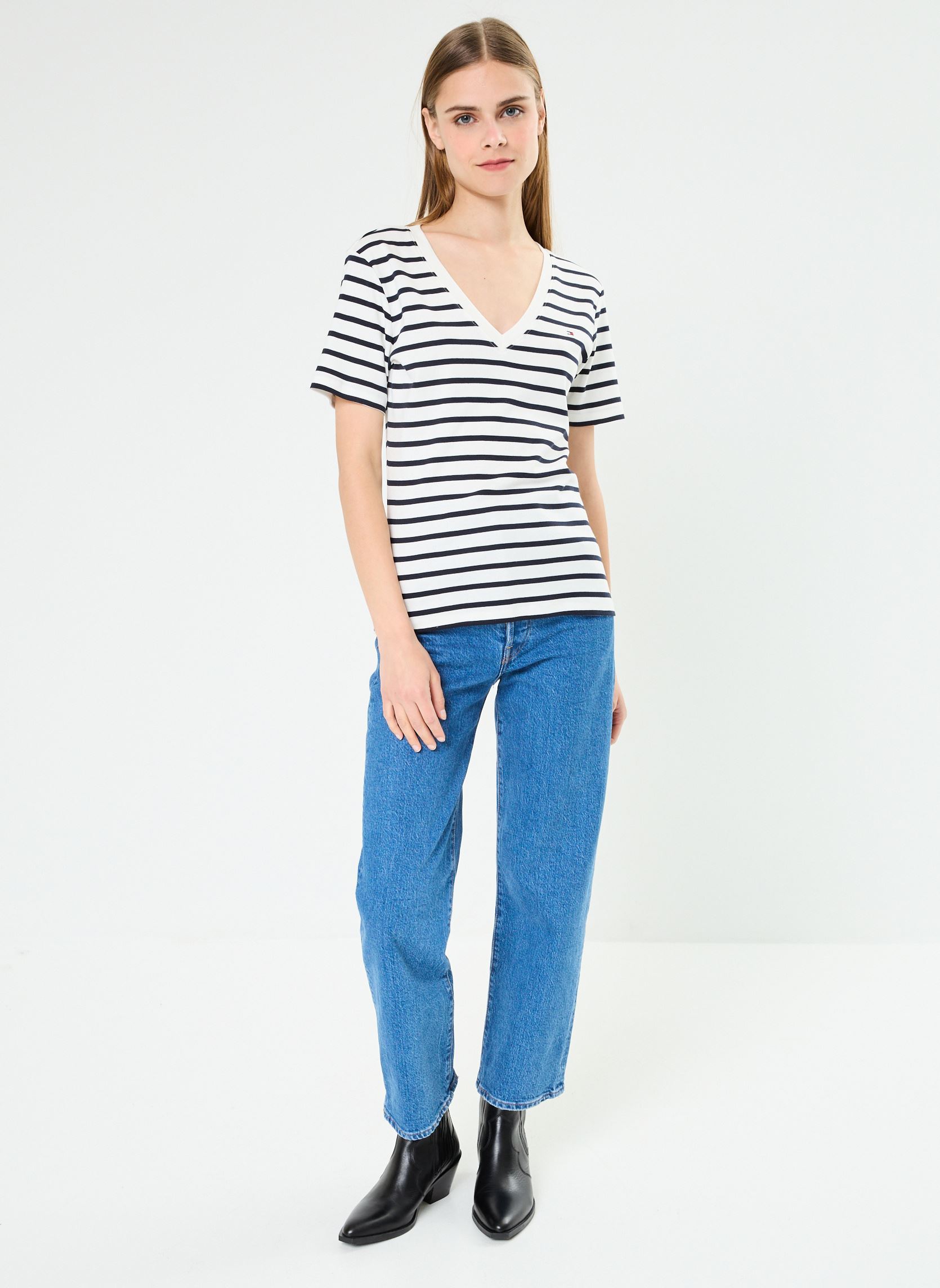 Tee-shirts manches courtes New Slim Cody V-Neck WW0WW40584 femme blanc Tommy Hilfiger Tee-shirts manches courtes New Slim Cody V-Neck WW0WW40584 femme blanc BRETON ECRU/DESERT SKY