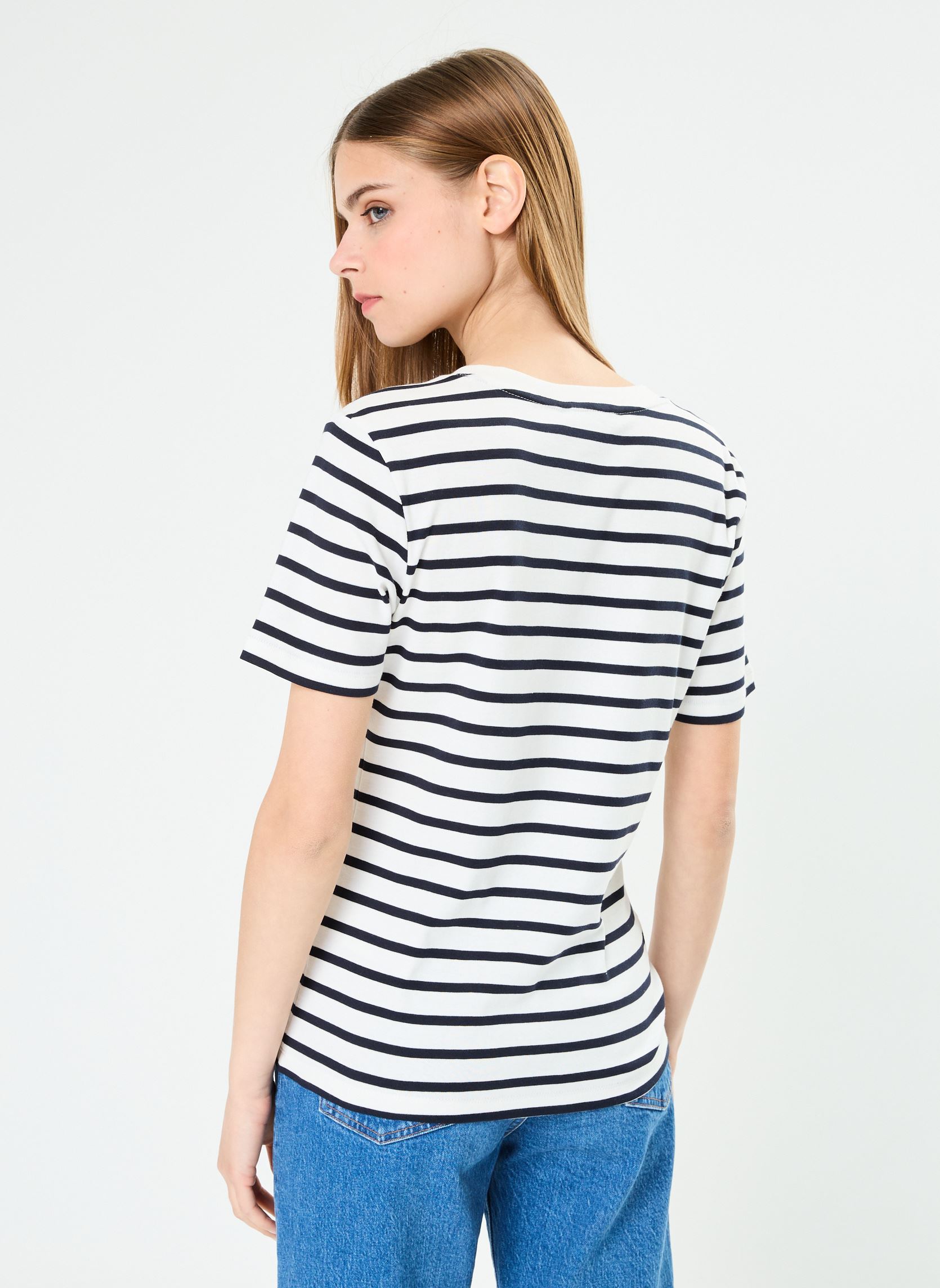 Tee-shirts manches courtes New Slim Cody V-Neck WW0WW40584 femme blanc Tommy Hilfiger Tee-shirts manches courtes New Slim Cody V-Neck WW0WW40584 femme blanc BRETON ECRU/DESERT SKY