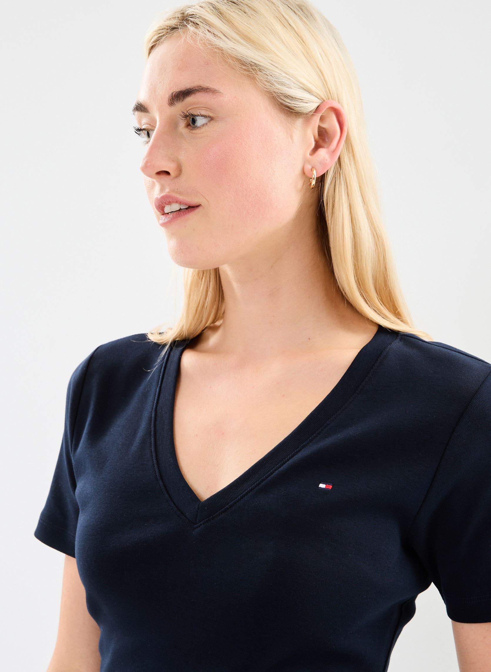 Tee-shirts manches courtes New Slim Cody V-Neck WW0WW40584 femme bleu Tommy Hilfiger Tee-shirts manches courtes New Slim Cody V-Neck WW0WW40584 femme bleu NOS DESERT SKY