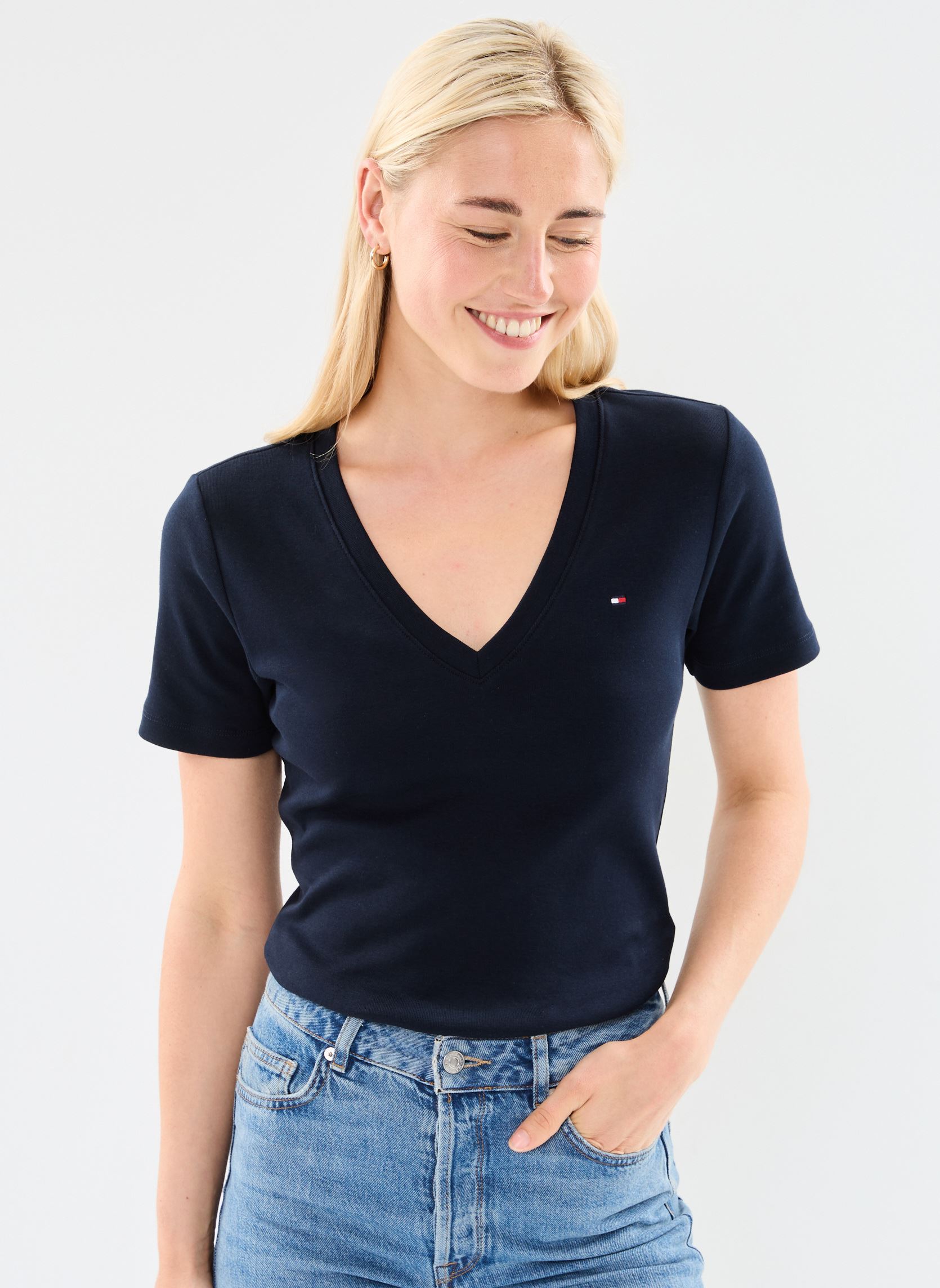 Tee-shirts manches courtes New Slim Cody V-Neck WW0WW40584 femme bleu Tommy Hilfiger Tee-shirts manches courtes New Slim Cody V-Neck WW0WW40584 femme bleu NOS DESERT SKY
