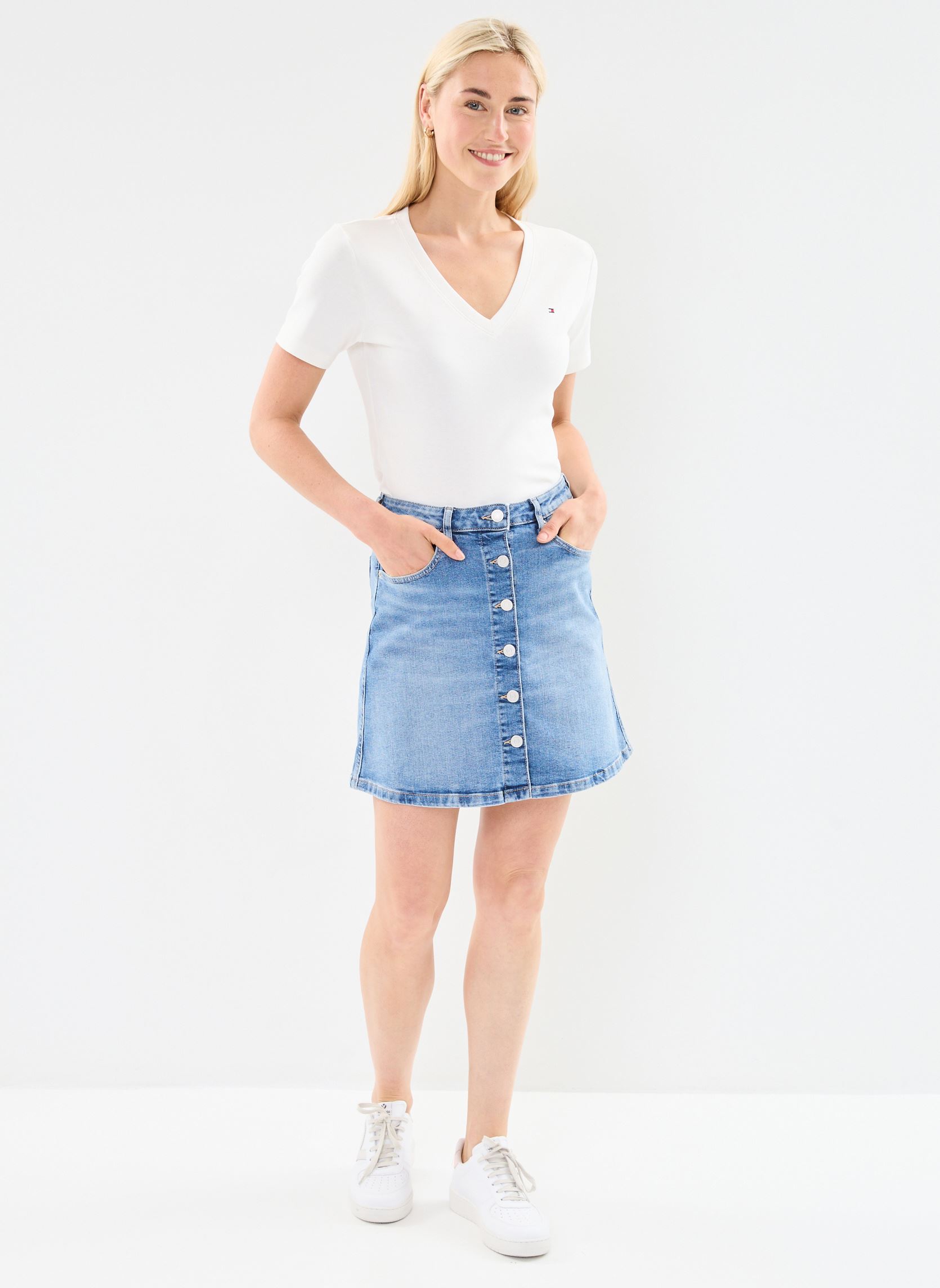 T-shirt a maniche corte New Slim Cody V-Neck WW0WW40584 donna bianco Tommy Hilfiger T-shirt a maniche corte New Slim Cody V-Neck WW0WW40584 donna bianco NOS ECRU