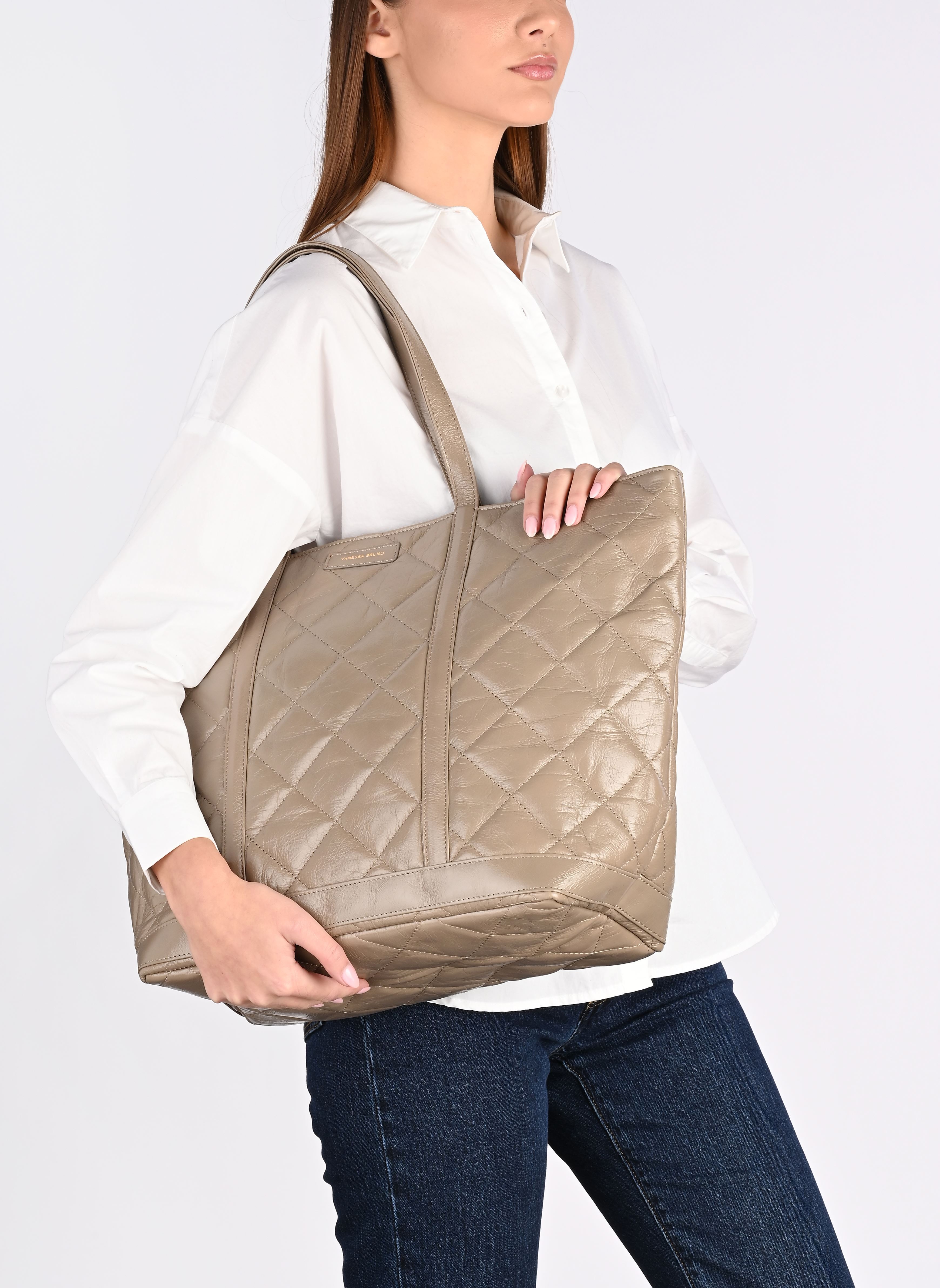 Cabas Cabas XL en Cuir Froisse Matelasse femme beige Vanessa Bruno Cabas Cabas XL en Cuir Froisse Matelasse femme beige TAUPE