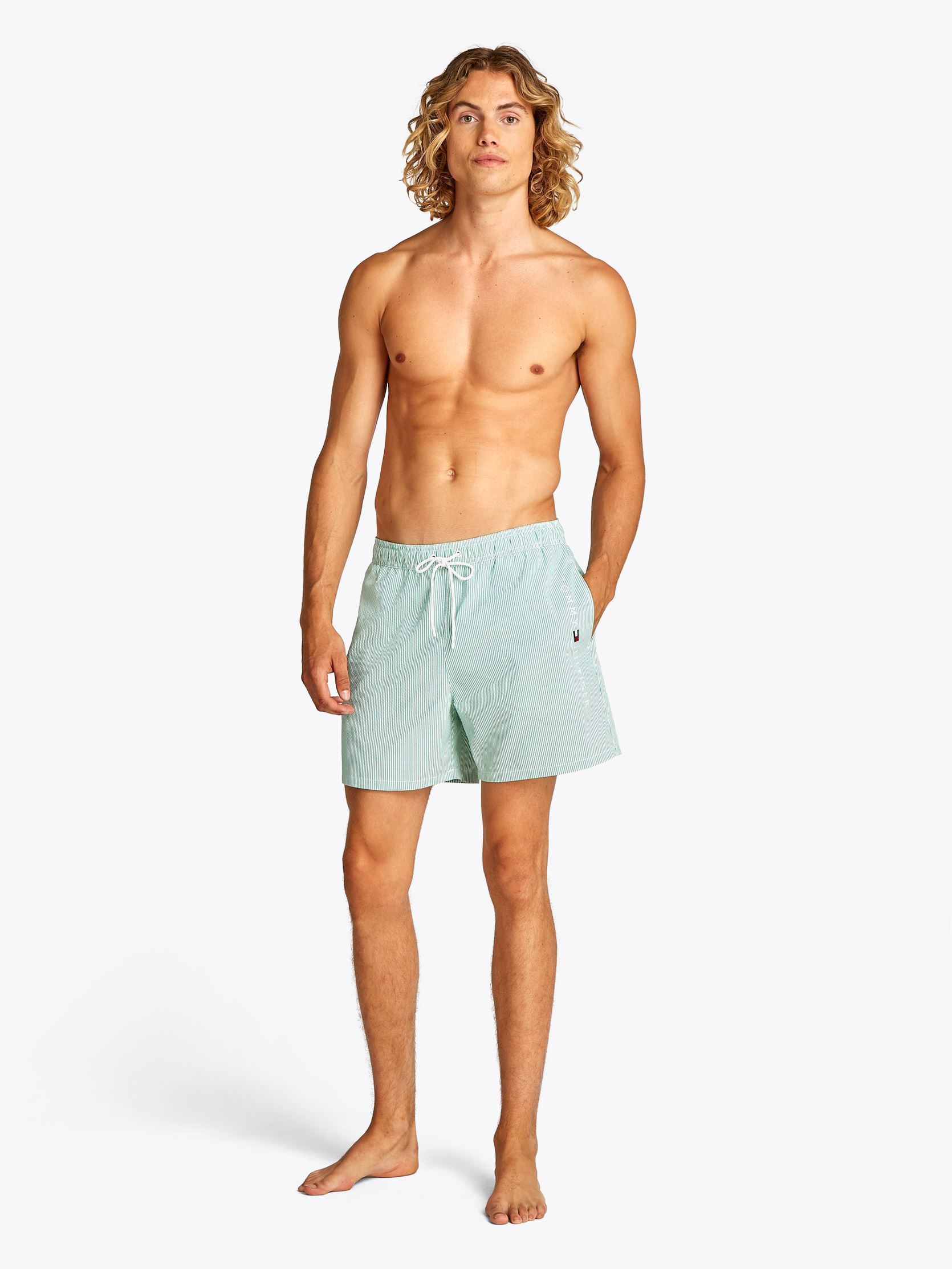 Zwemshorts Medium Drawstring Stripes UM0UM03265 heren wit Tommy Hilfiger Zwemshorts Medium Drawstring Stripes UM0UM03265 heren wit ITHACA WHITE RADIANT GREEN