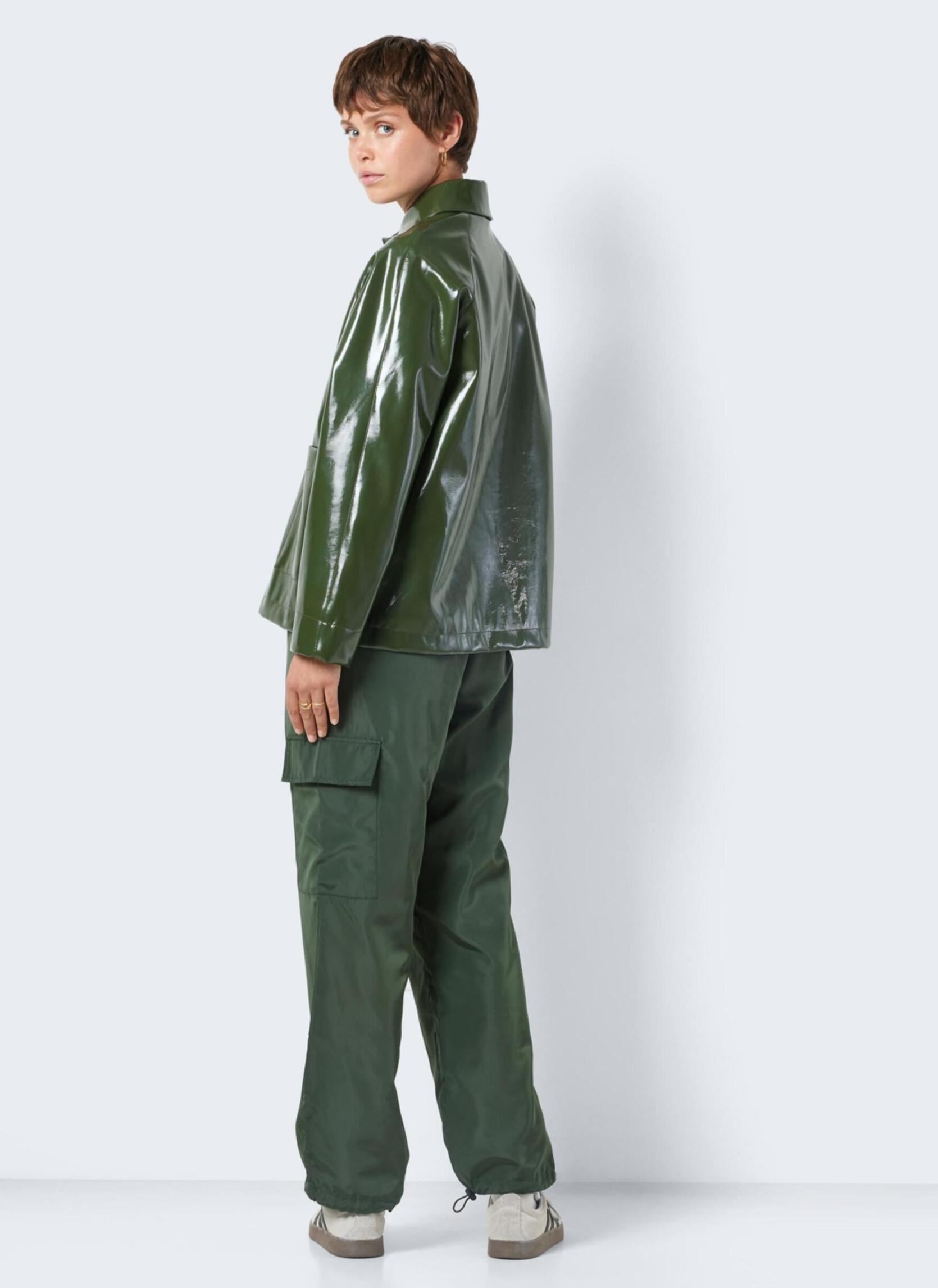 Blousons Nmsky L/S Short Vinyl Coat Noos femme vert Noisy May Blousons Nmsky L/S Short Vinyl Coat Noos femme vert KOMBU GREEN