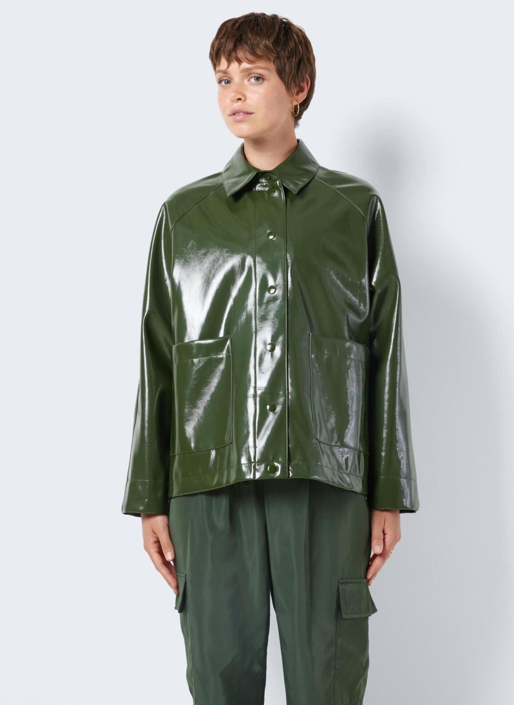 Blousons Nmsky L/S Short Vinyl Coat Noos femme vert Noisy May Blousons Nmsky L/S Short Vinyl Coat Noos femme vert KOMBU GREEN