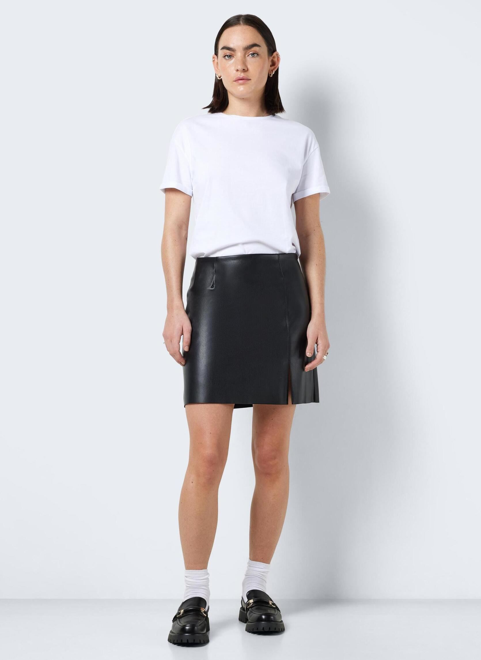 Korte rokken Nmclara Penny Pu Hw Slit Skirt Noos dames zwart Noisy May Korte rokken Nmclara Penny Pu Hw Slit Skirt Noos dames zwart Black