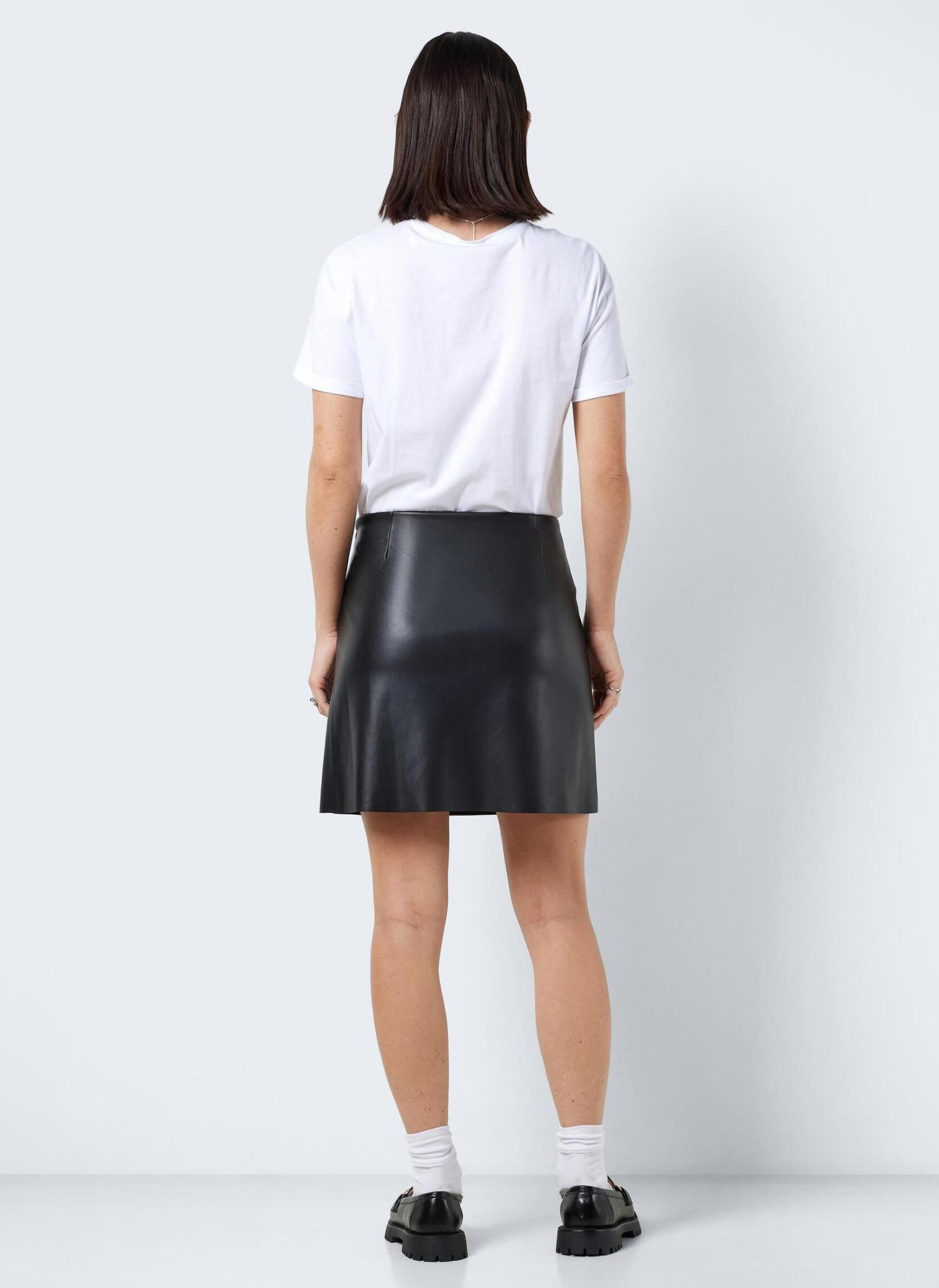 Korte rokken Nmclara Penny Pu Hw Slit Skirt Noos dames zwart Noisy May Korte rokken Nmclara Penny Pu Hw Slit Skirt Noos dames zwart Black