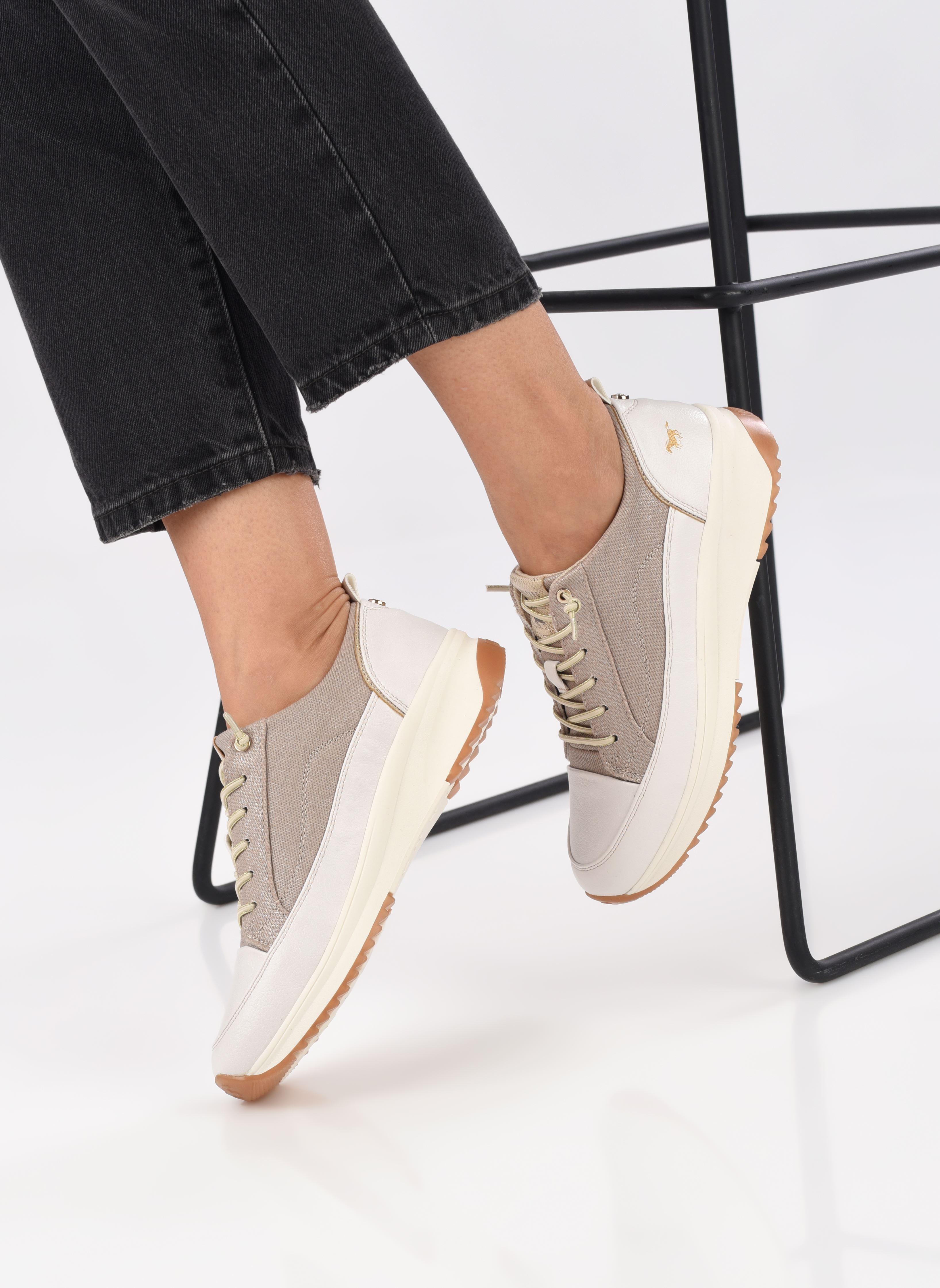 Baskets basses 1458302 femme or et bronze Mustang shoes Baskets basses 1458302 femme or et bronze Or