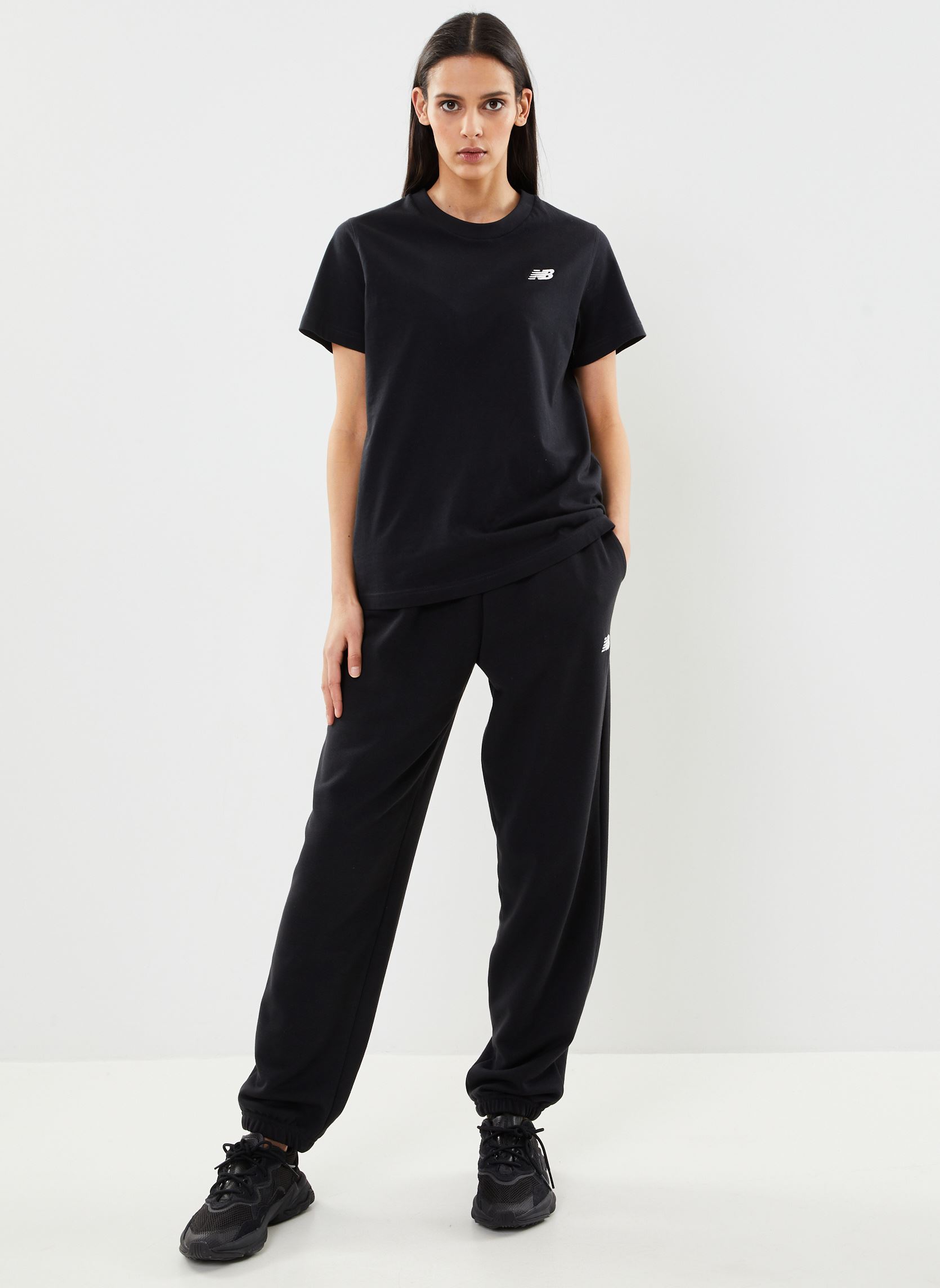 Pantaloni da jogging Sport Essentials French Terry Jogger W donna nero New Balance Pantaloni da jogging Sport Essentials French Terry Jogger W donna nero BLACK