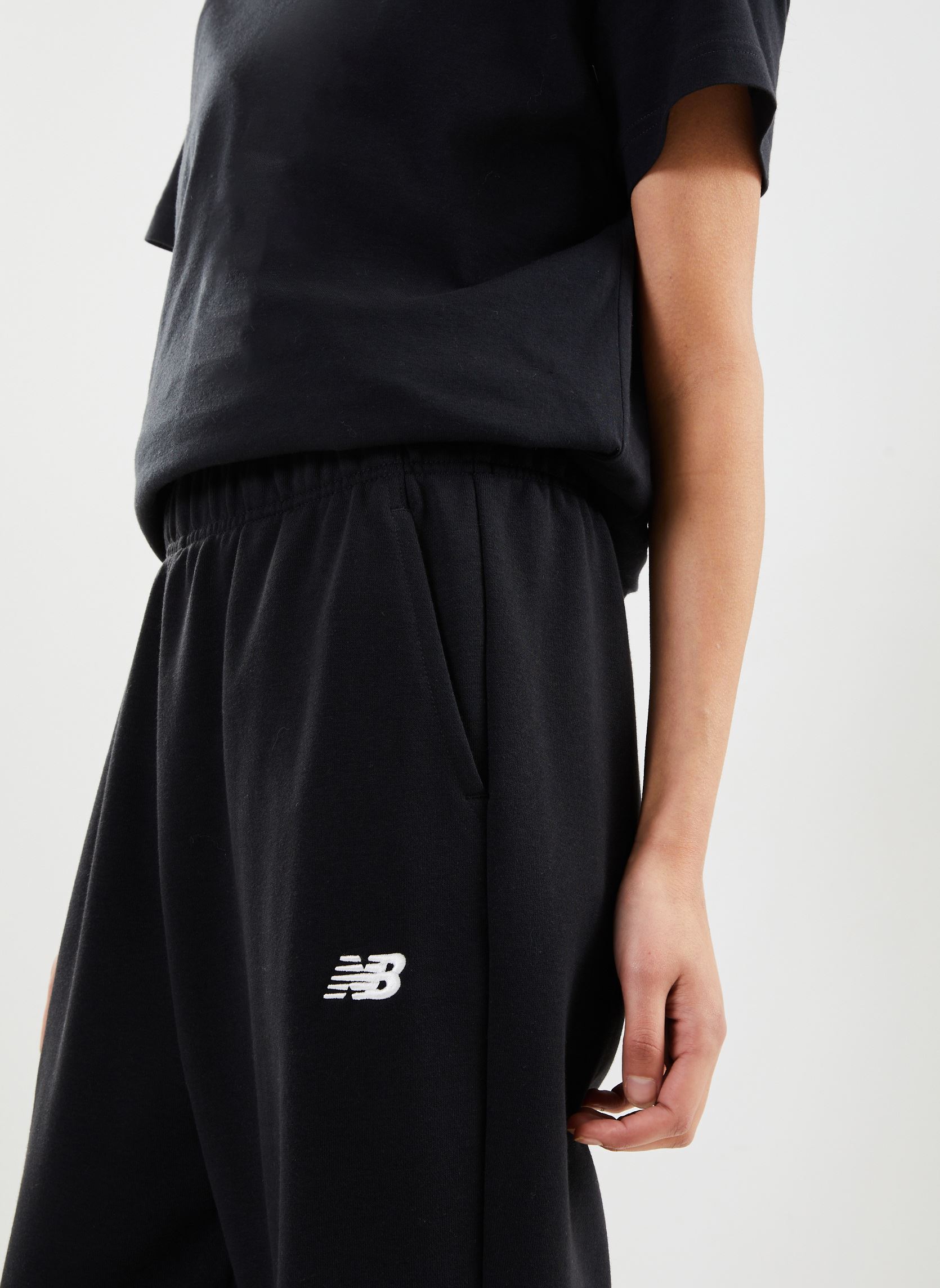Pantaloni da jogging Sport Essentials French Terry Jogger W donna nero New Balance Pantaloni da jogging Sport Essentials French Terry Jogger W donna nero BLACK