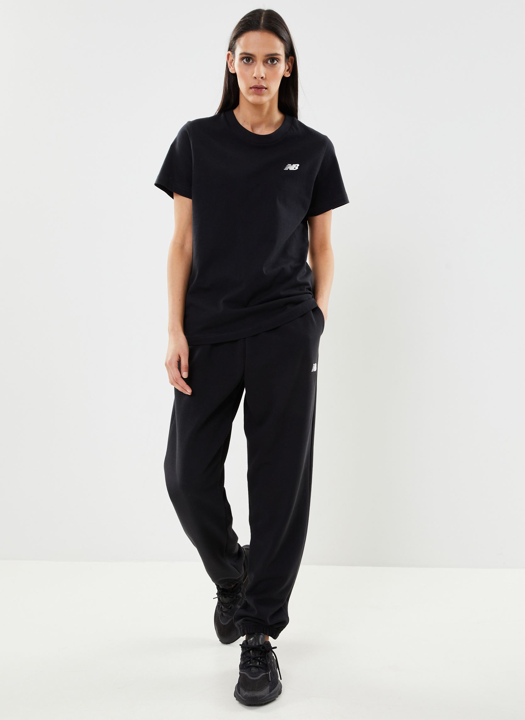 Tee-shirts manches courtes Sport Essentials jersey T-Shirt femme noir New Balance Tee-shirts manches courtes Sport Essentials jersey T-Shirt femme noir Black