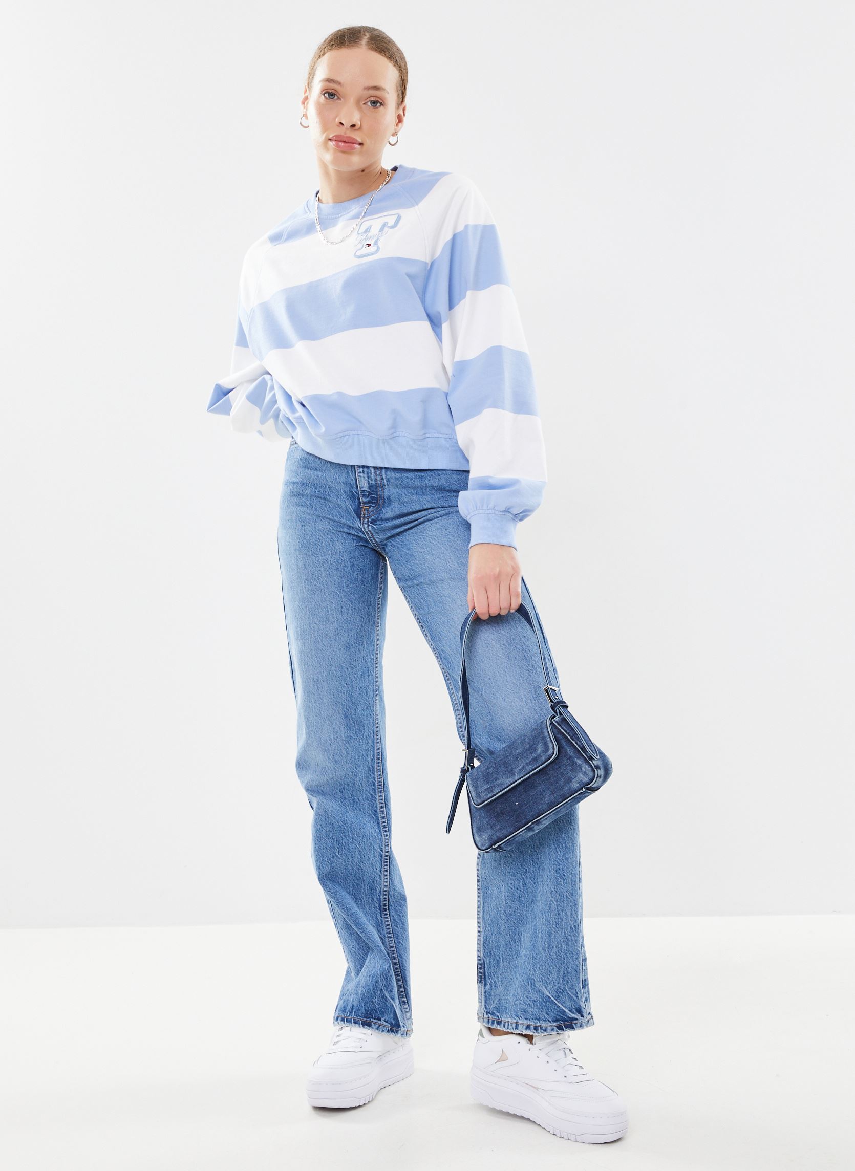 Sweatshirts Tjw Rlx Letterman St femme bleu Tommy Jeans Sweatshirts Tjw Rlx Letterman St femme bleu MODERATE BLUE / MULTI