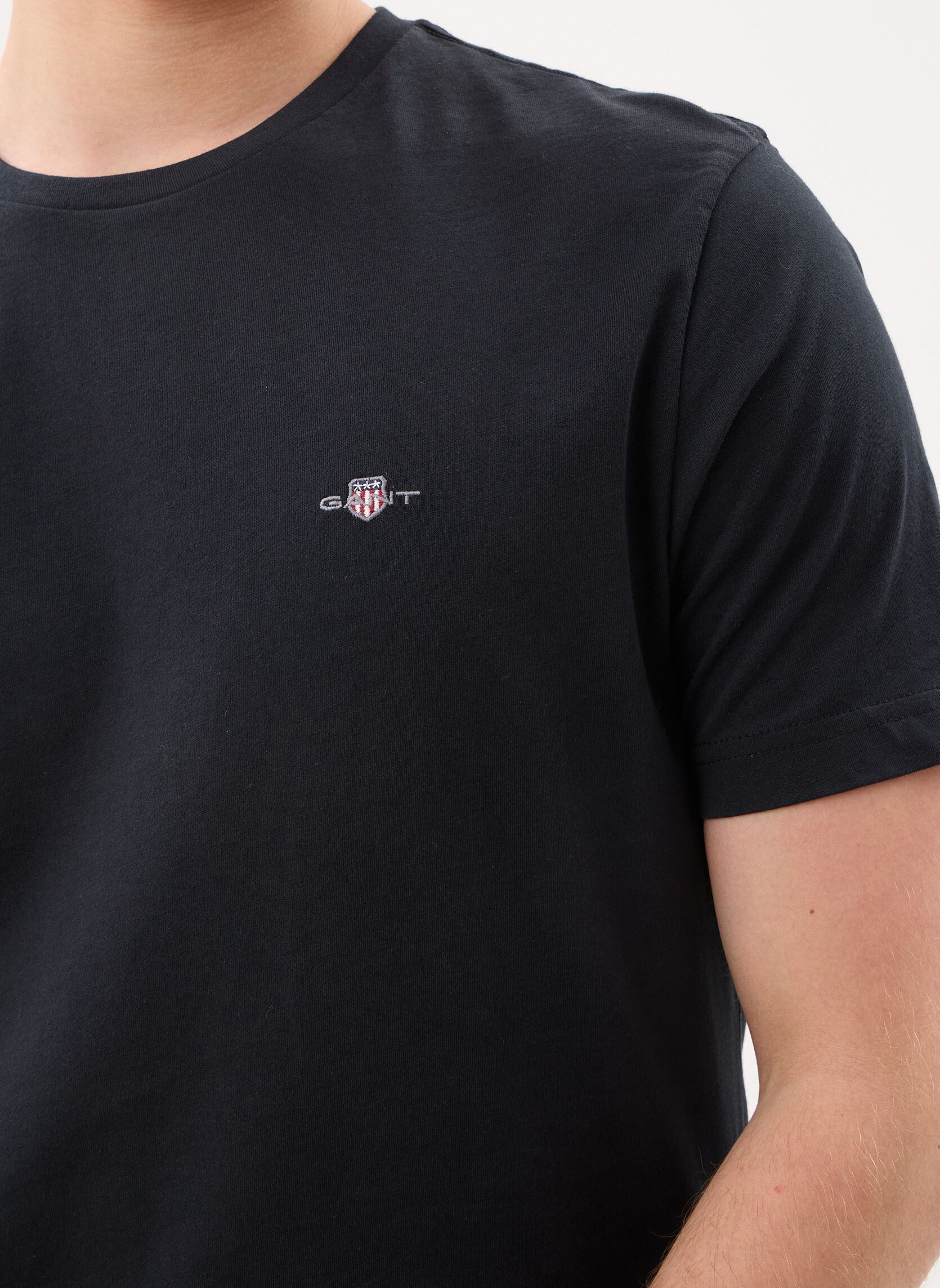 T-shirts met korte mouwen Reg Shield Ss T-Shirt heren zwart GANT T-shirts met korte mouwen Reg Shield Ss T-Shirt heren zwart BLACK