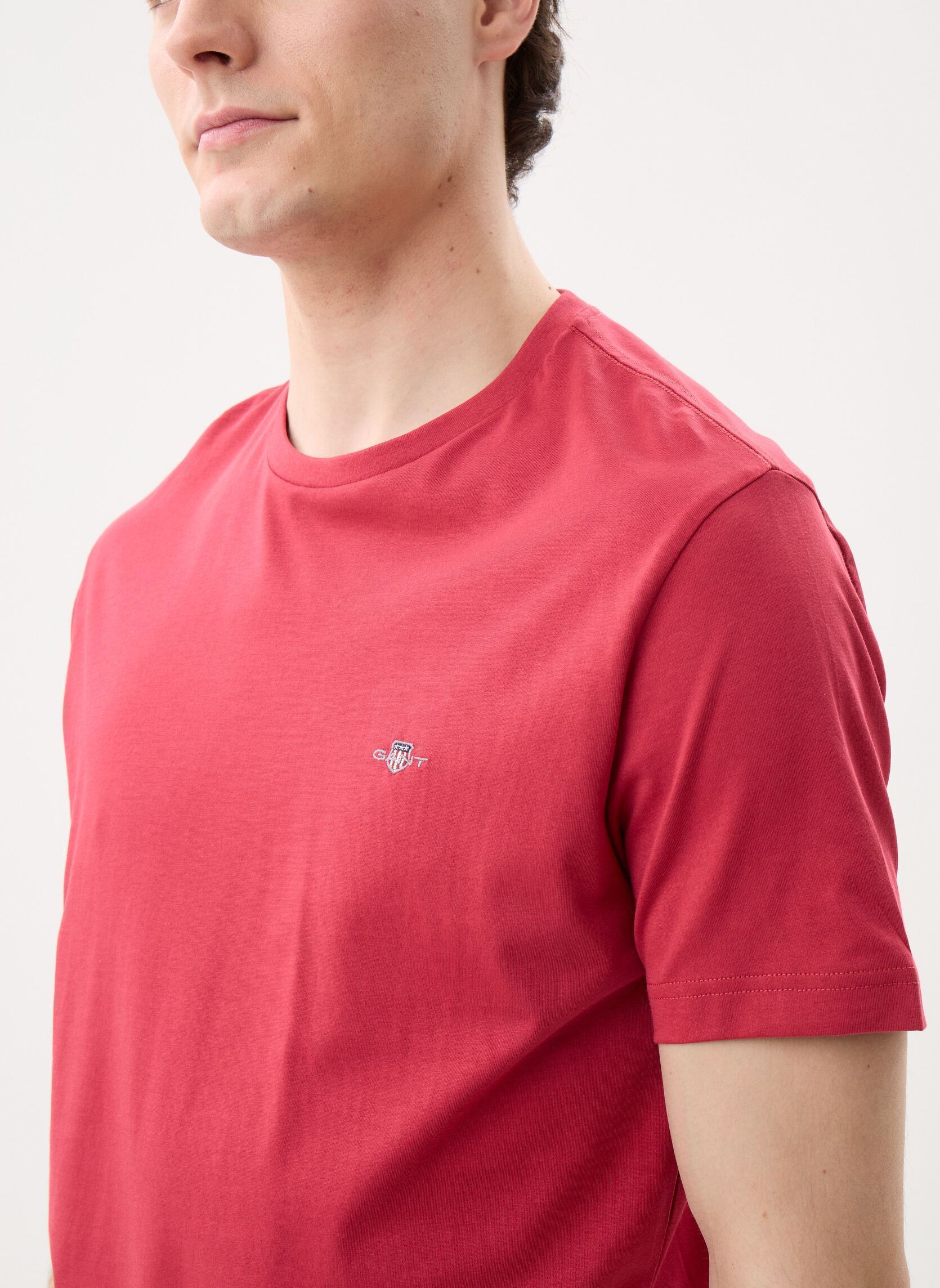 T-shirts met korte mouwen Reg Shield Ss T-Shirt heren rood GANT T-shirts met korte mouwen Reg Shield Ss T-Shirt heren rood MUTED RED