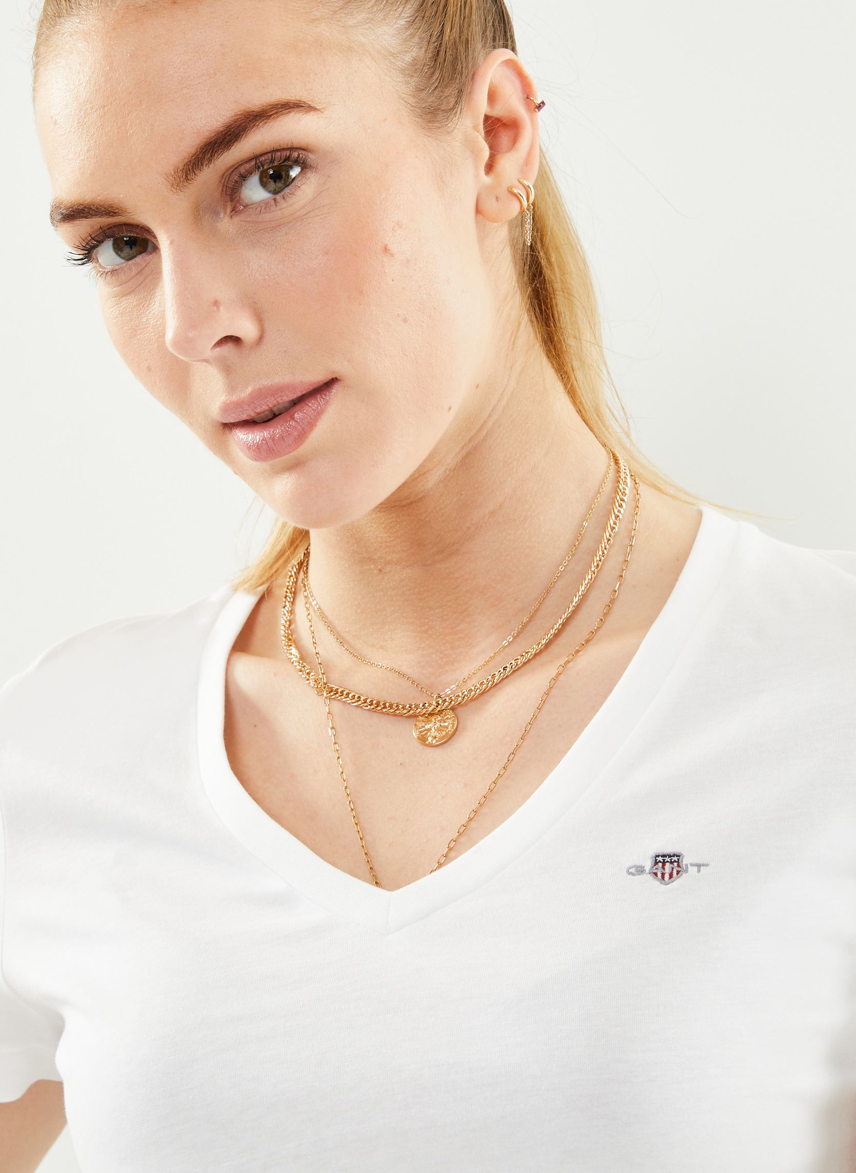 T-shirts met korte mouwen Reg Shield Ss V-Neck T-Shirt dames wit GANT T-shirts met korte mouwen Reg Shield Ss V-Neck T-Shirt dames wit WHITE