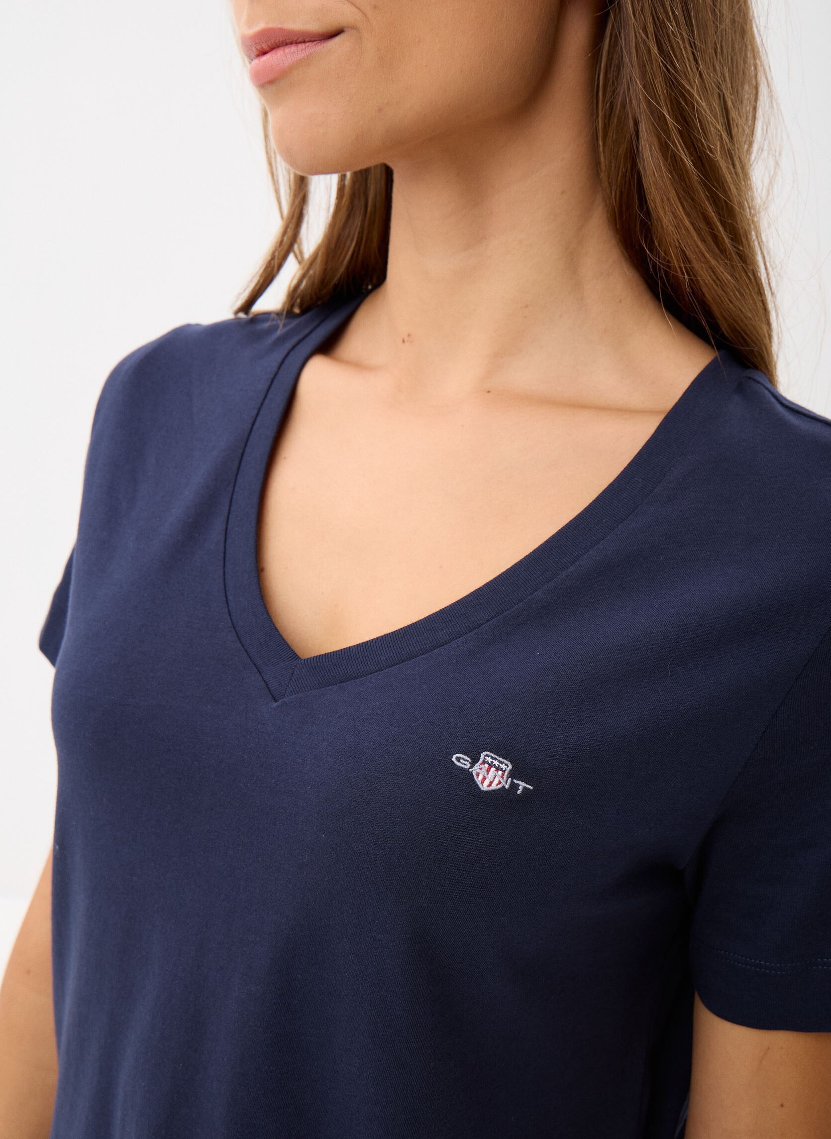 Tee-shirts manches courtes Reg Shield Ss V-Neck T-Shirt femme bleu GANT Tee-shirts manches courtes Reg Shield Ss V-Neck T-Shirt femme bleu BLEU NUIT