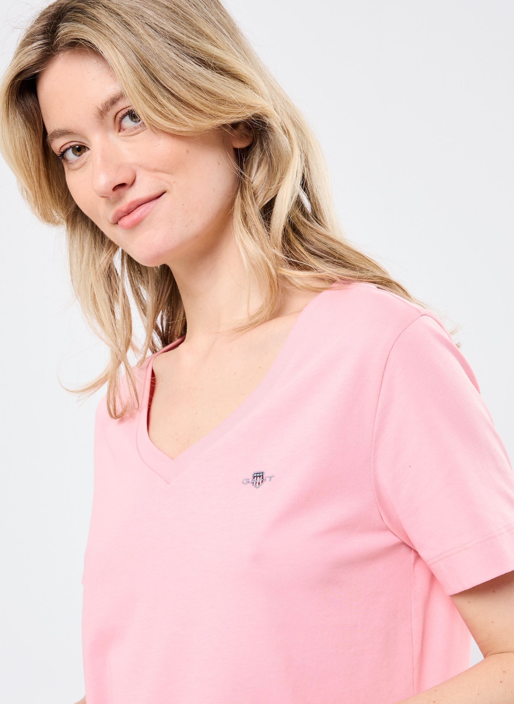 T-shirt a maniche corte Reg Shield Ss V-Neck T-Shirt donna rosa GANT T-shirt a maniche corte Reg Shield Ss V-Neck T-Shirt donna rosa ECRU MELANGE