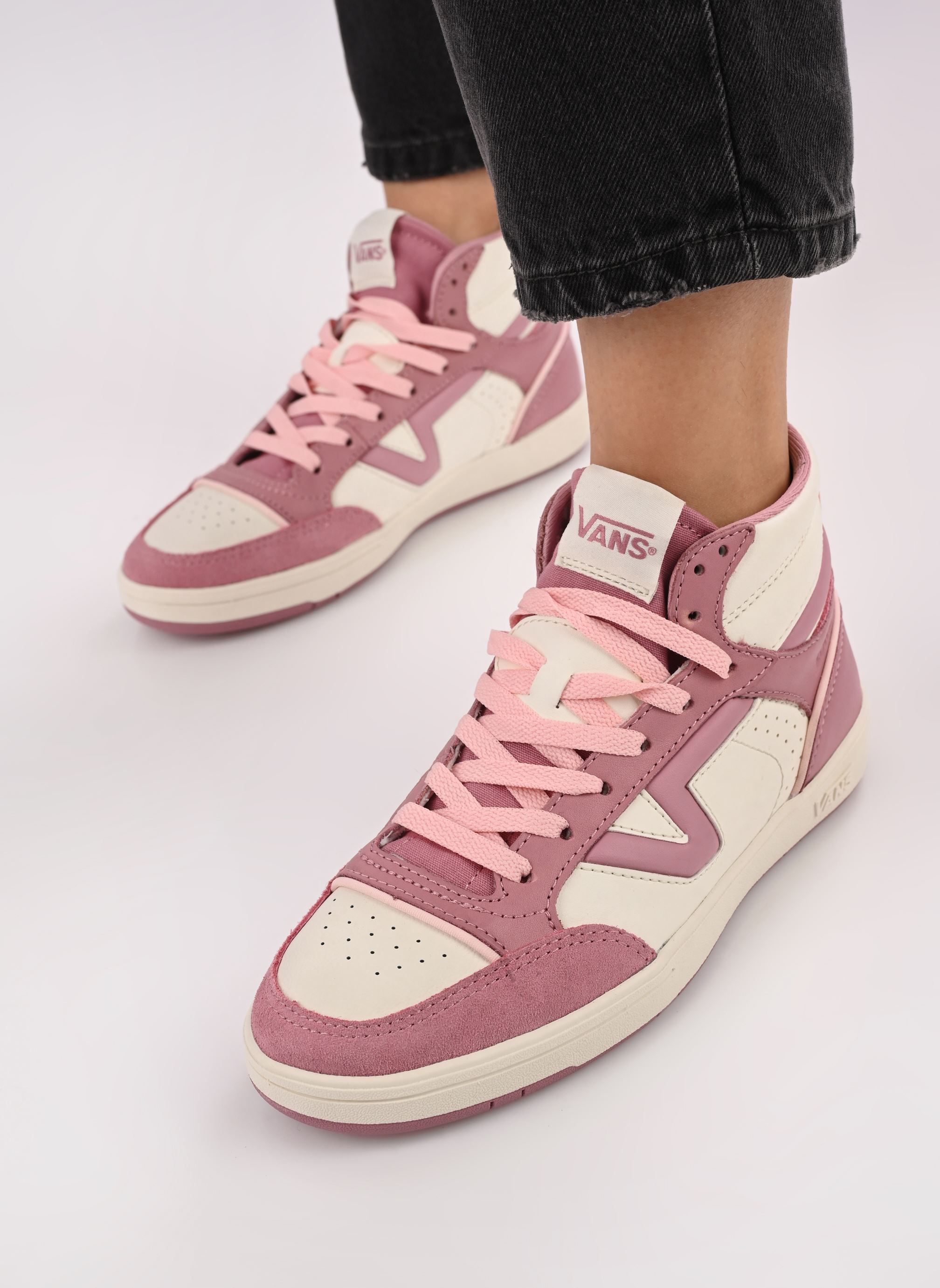 Baskets Lowland Mid CC JMP W femme rose Vans Baskets Lowland Mid CC JMP W femme rose NEW VARSITY MELLOW MAUVE/MARSH
