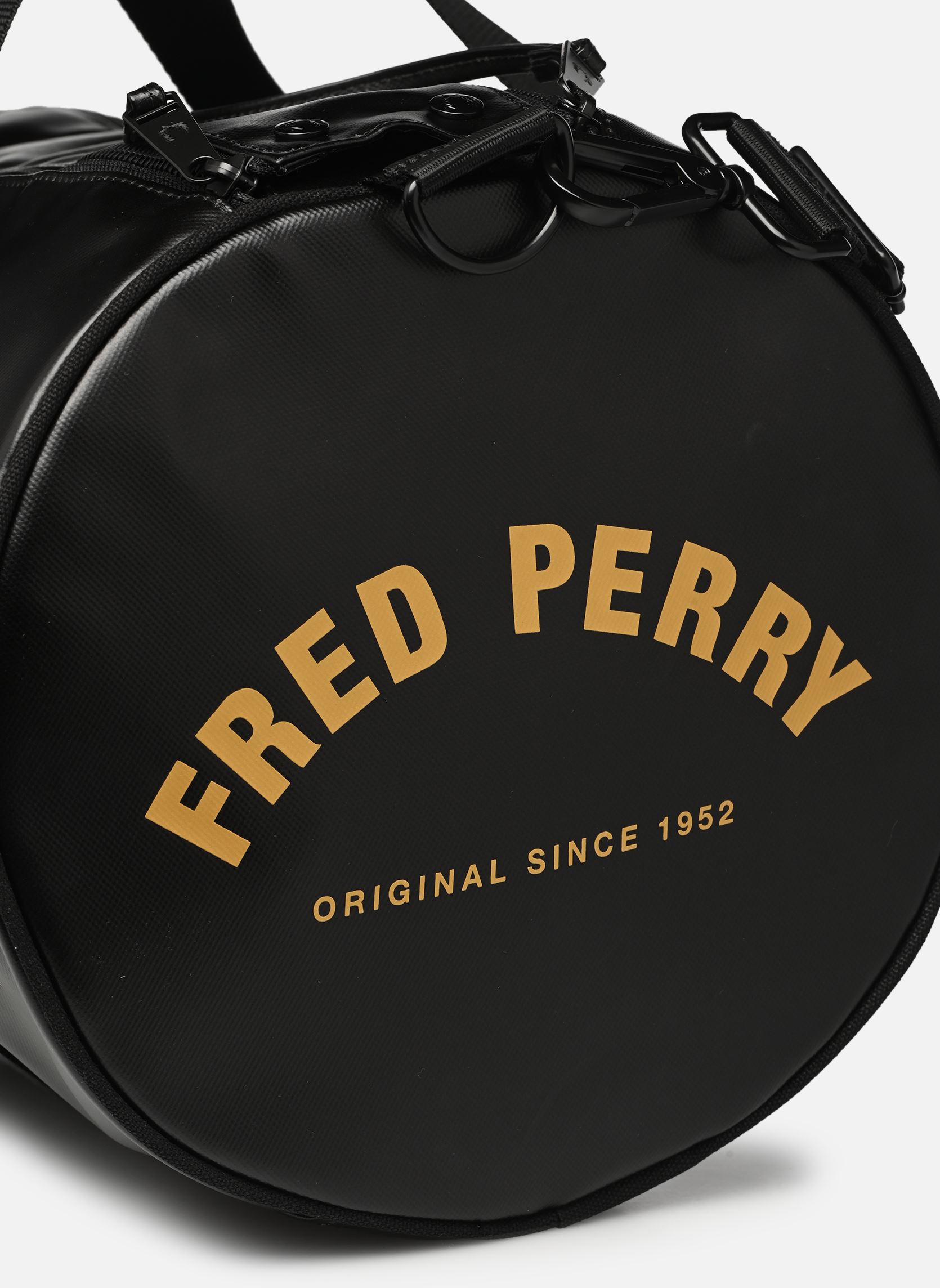 Reistassen TONAL CLASSIC BARREL BAG heren zwart Fred Perry Reistassen TONAL CLASSIC BARREL BAG heren zwart BLACK/GOLD