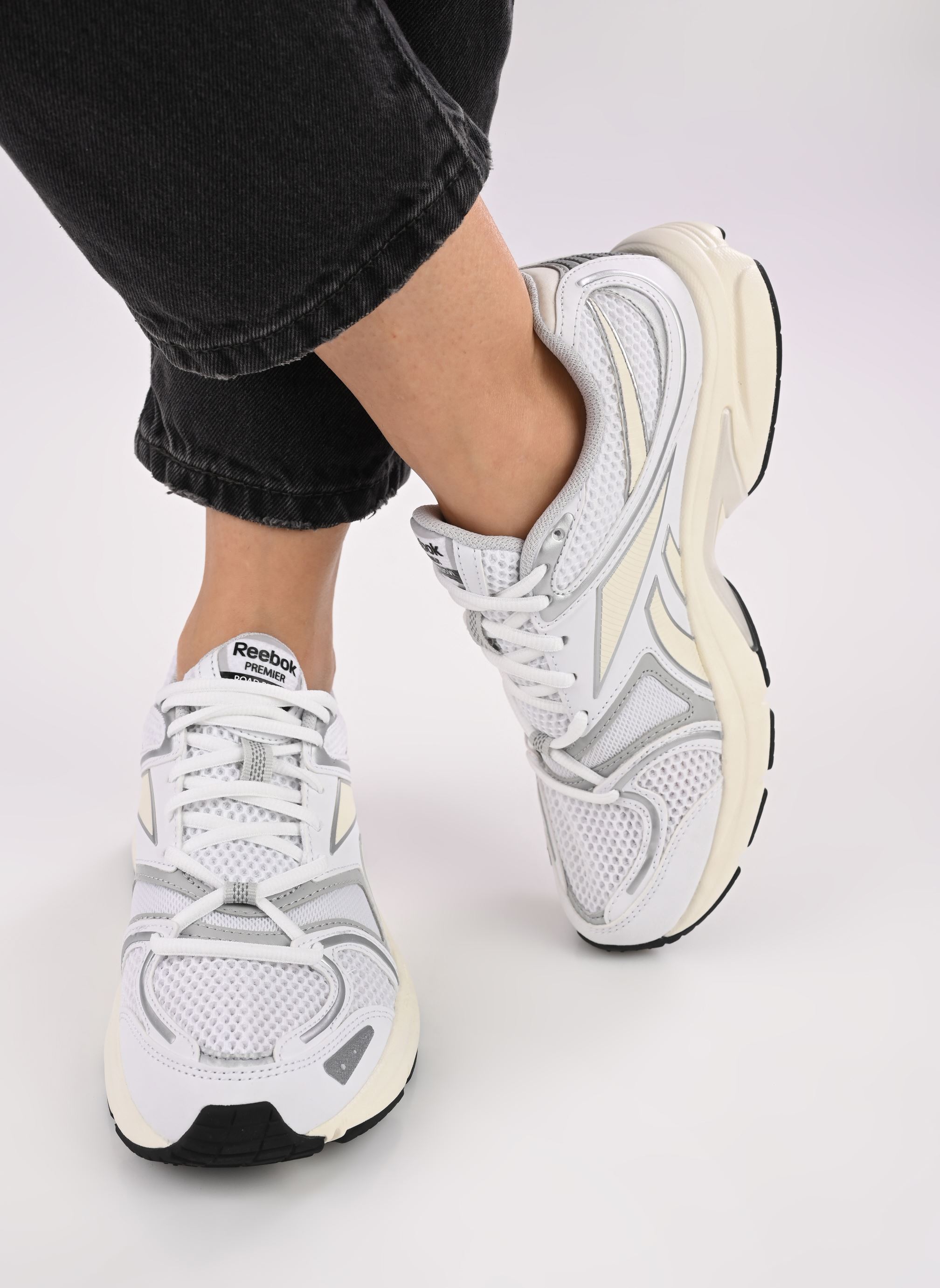 Baskets Rbk Premier Road Plus Vi W femme blanc Reebok Baskets Rbk Premier Road Plus Vi W femme blanc Ftwwht/Chalk/Pugry2