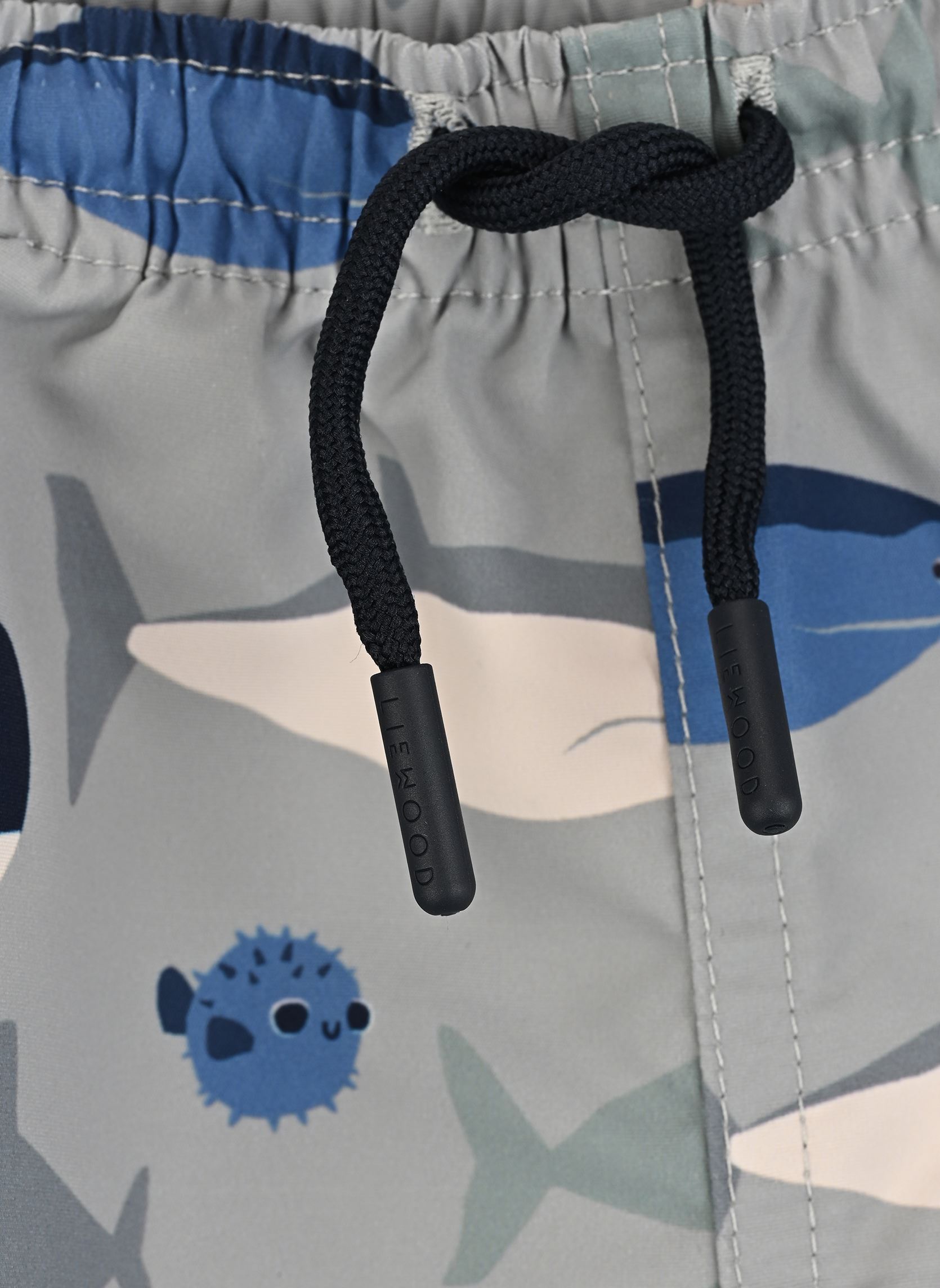 Shorts de bain Aiden Printed Board Shorts garçon bleu Liewood Shorts de bain Aiden Printed Board Shorts garçon bleu Shark / Dove blue