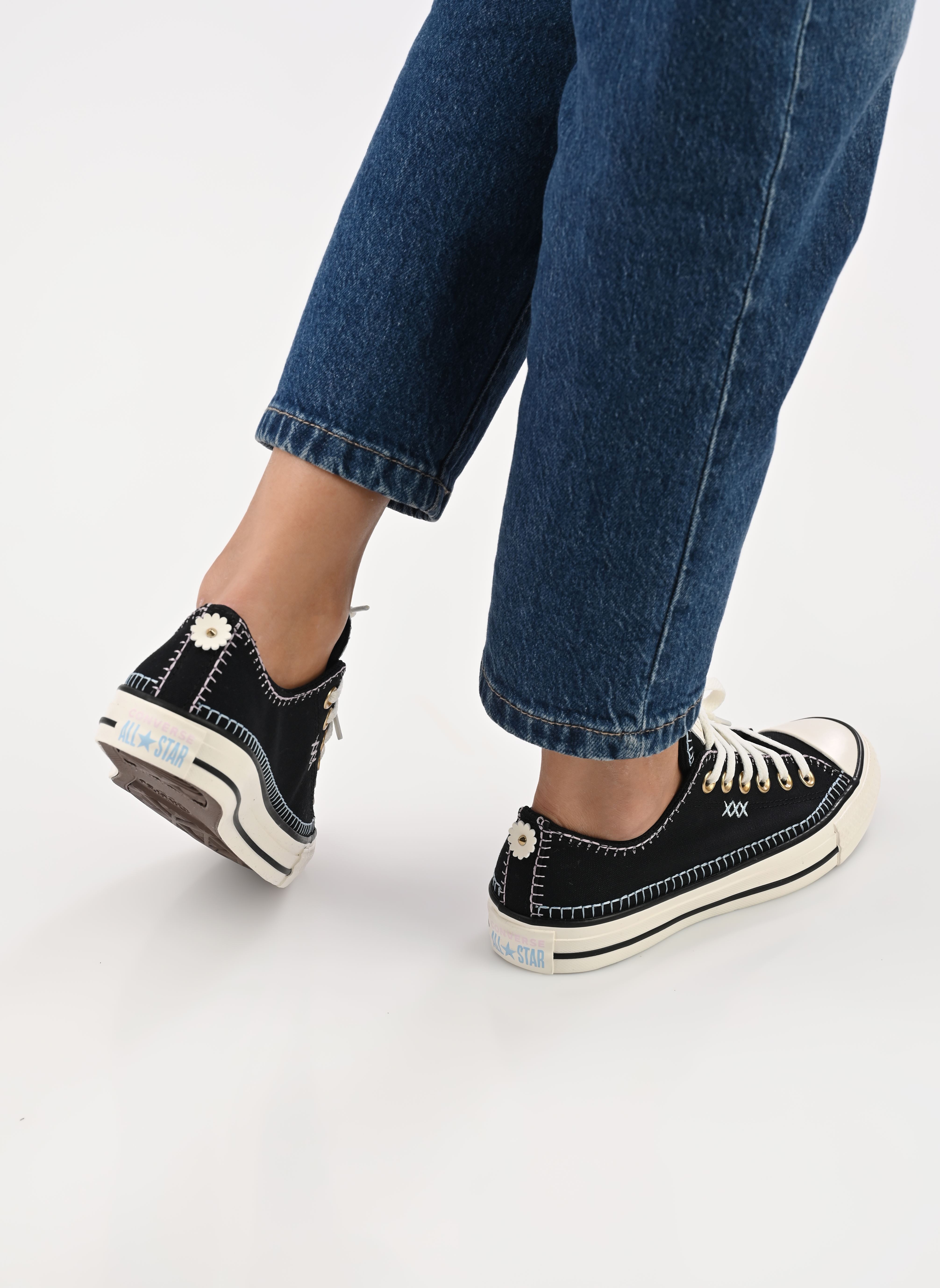 Baskets toile Chuck Taylor All Star Canvas Stitch Sich femme noir Converse Baskets toile Chuck Taylor All Star Canvas Stitch Sich femme noir BLACK