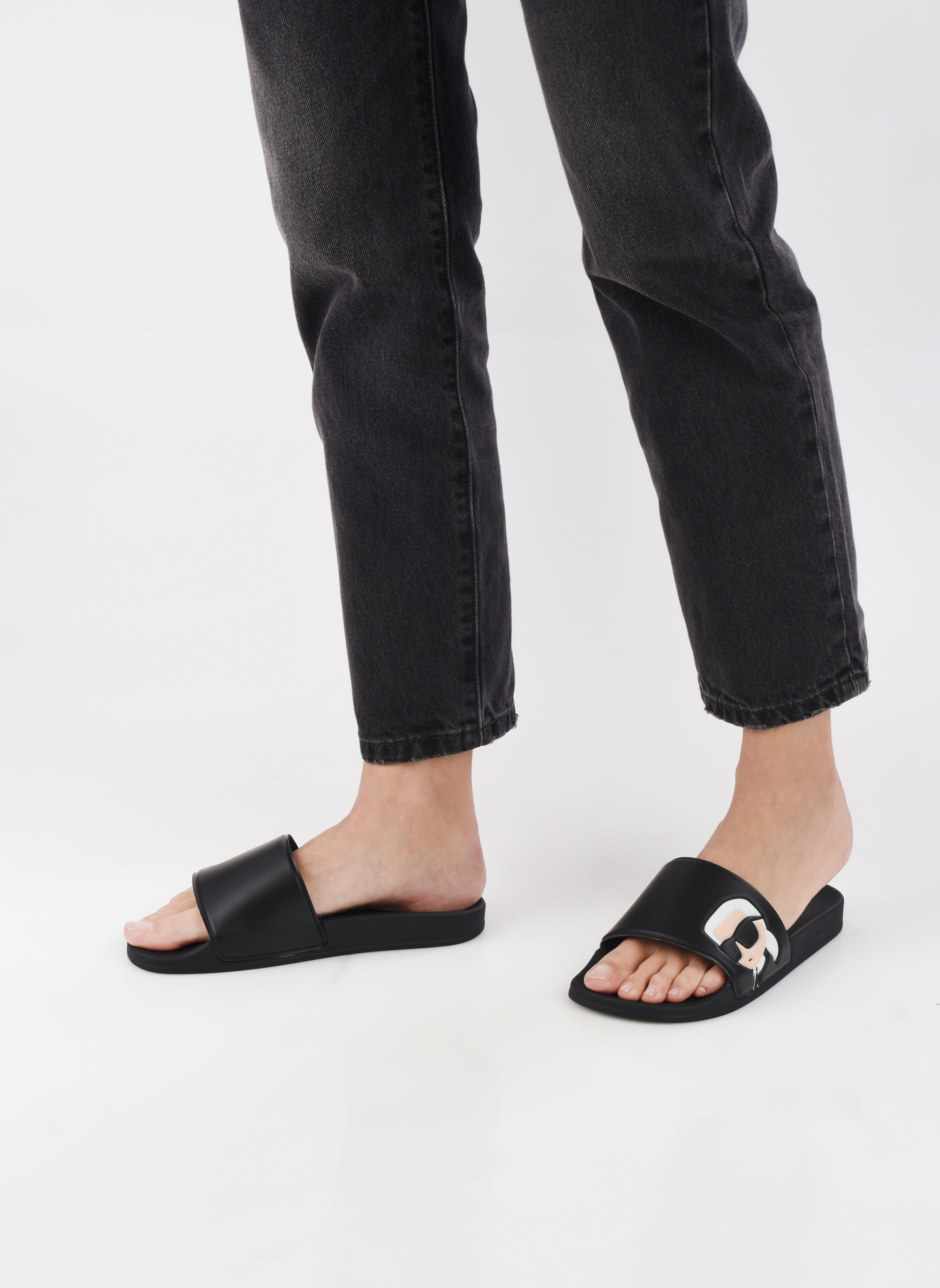 Sandales de plage Kondo Karl Nft Slide femme noir Karl Lagerfeld Sandales de plage Kondo Karl Nft Slide femme noir BLACK RUBBER
