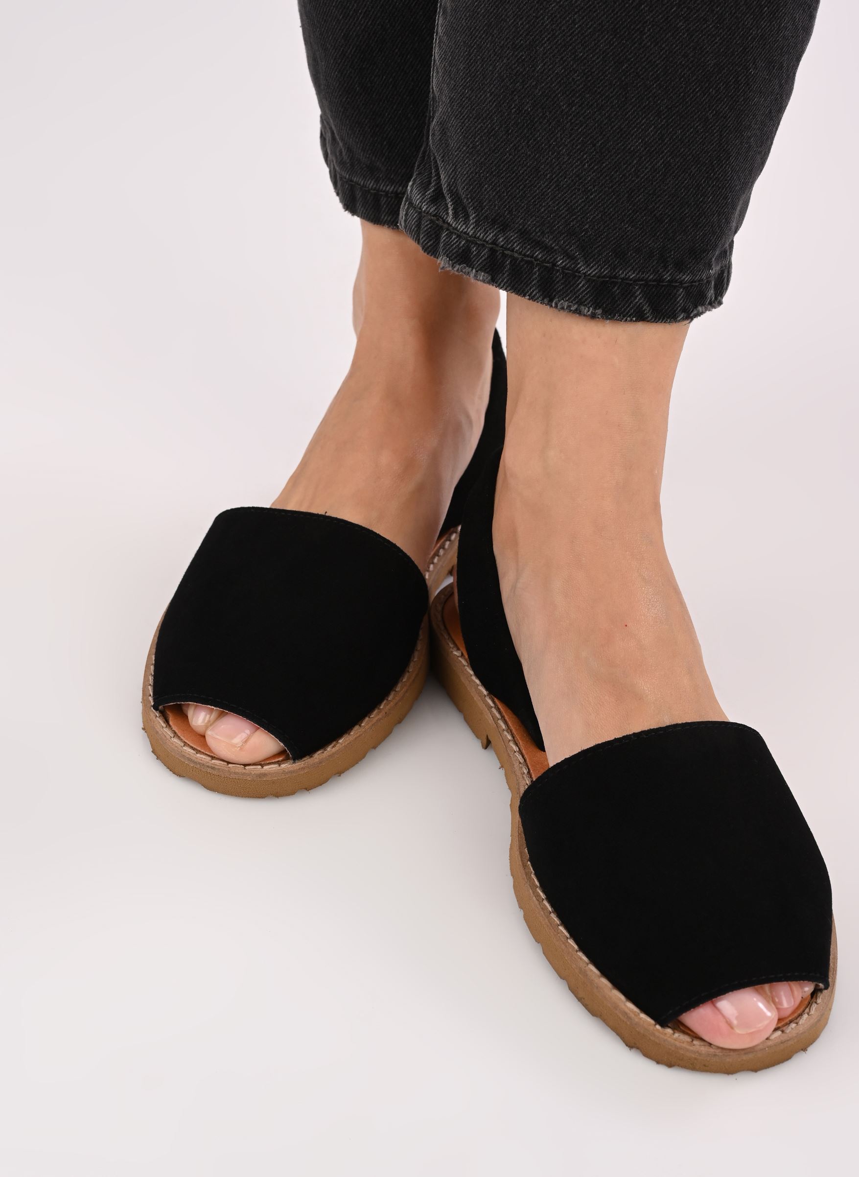 Minorquines Sandales plates Avarca Daim femme noir | Sarenza France