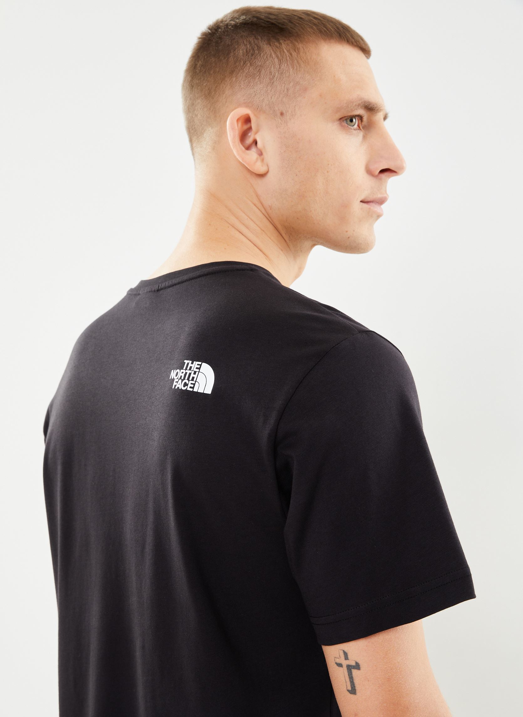 Tee-shirts M S/S NEVER STOP EXPLORING homme noir The North Face Tee-shirts M S/S NEVER STOP EXPLORING homme noir BLACK