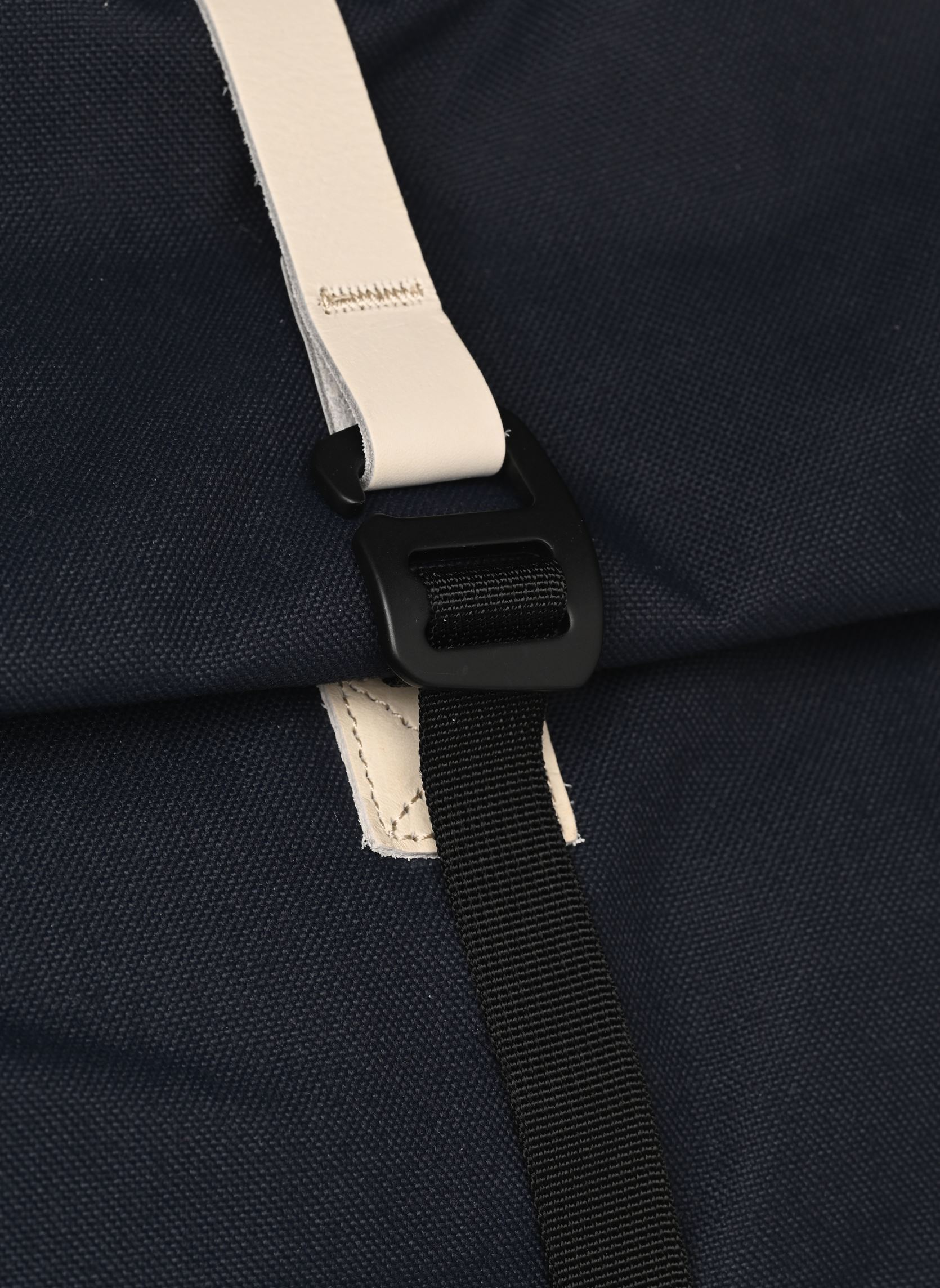 Sacs à dos Squamish Backpack V3 bleu MeroMero Sacs à dos Squamish Backpack V3 bleu BLEU MARINE / CUIR CRÈME