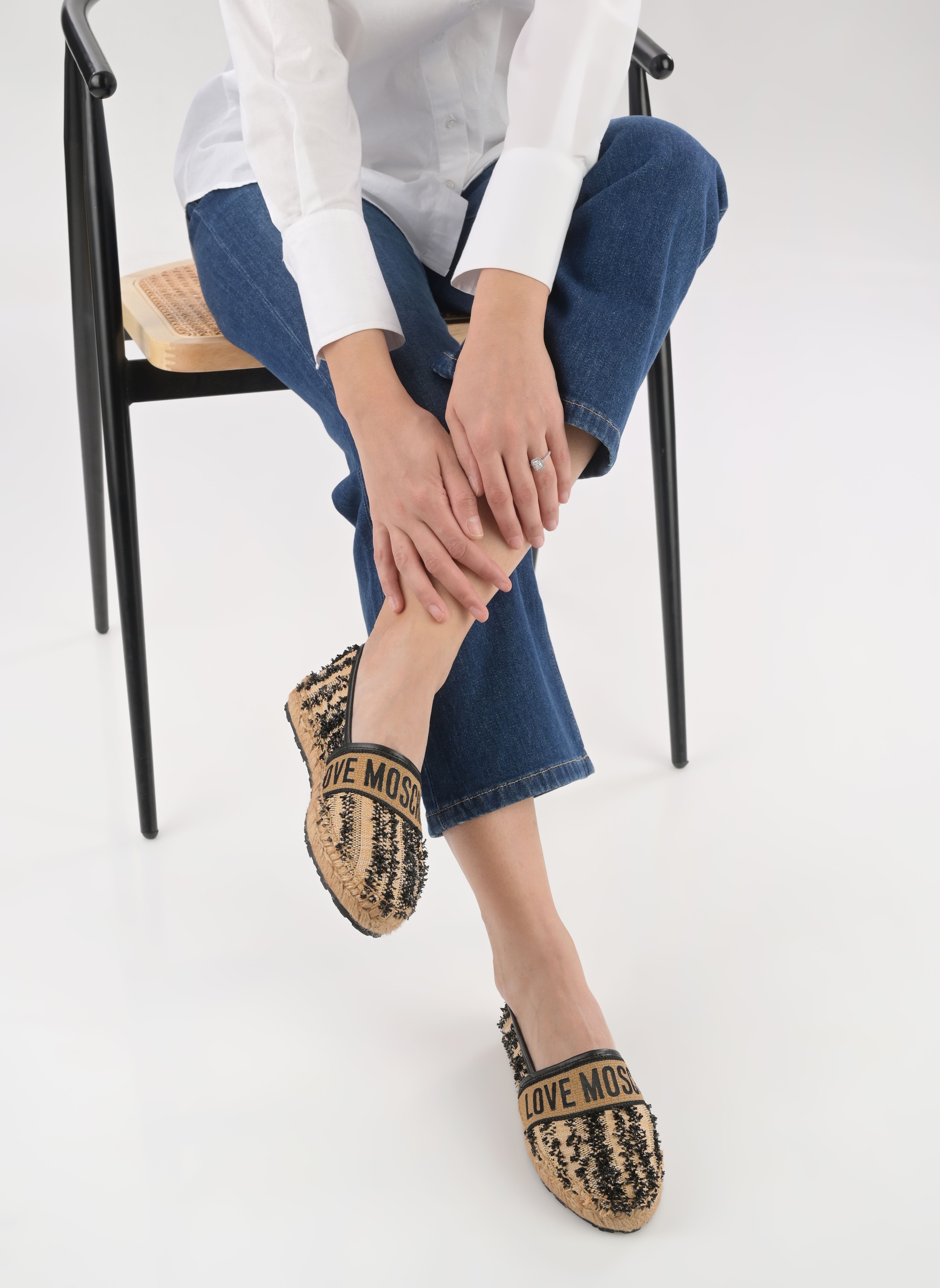 Espadrilles plates LOVE MOSCHINO ROPE JA10562G0I femme beige Love Moschino Espadrilles plates LOVE MOSCHINO ROPE JA10562G0I femme beige NERO