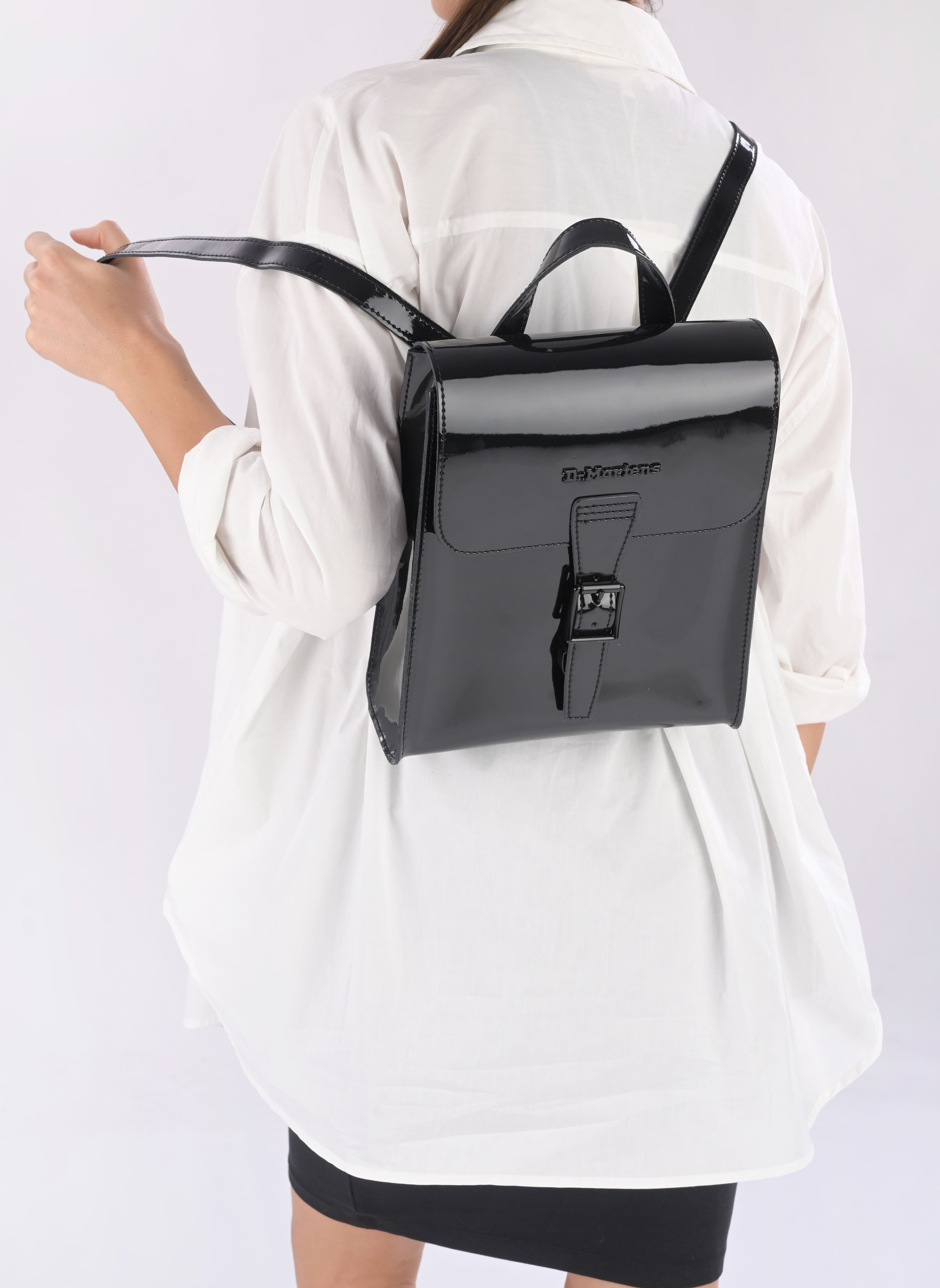 Rugtassen Mini Leather Backpack zwart Dr. Martens Rugtassen Mini Leather Backpack zwart BLACK PATENT LAMPER