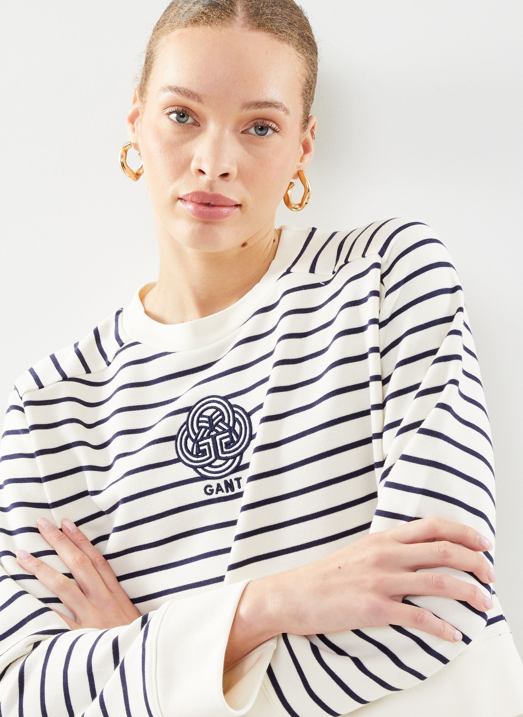 Sweatshirts Striped Monogram C-Neck Sweat femme blanc GANT Sweatshirts Striped Monogram C-Neck Sweat femme blanc CREME