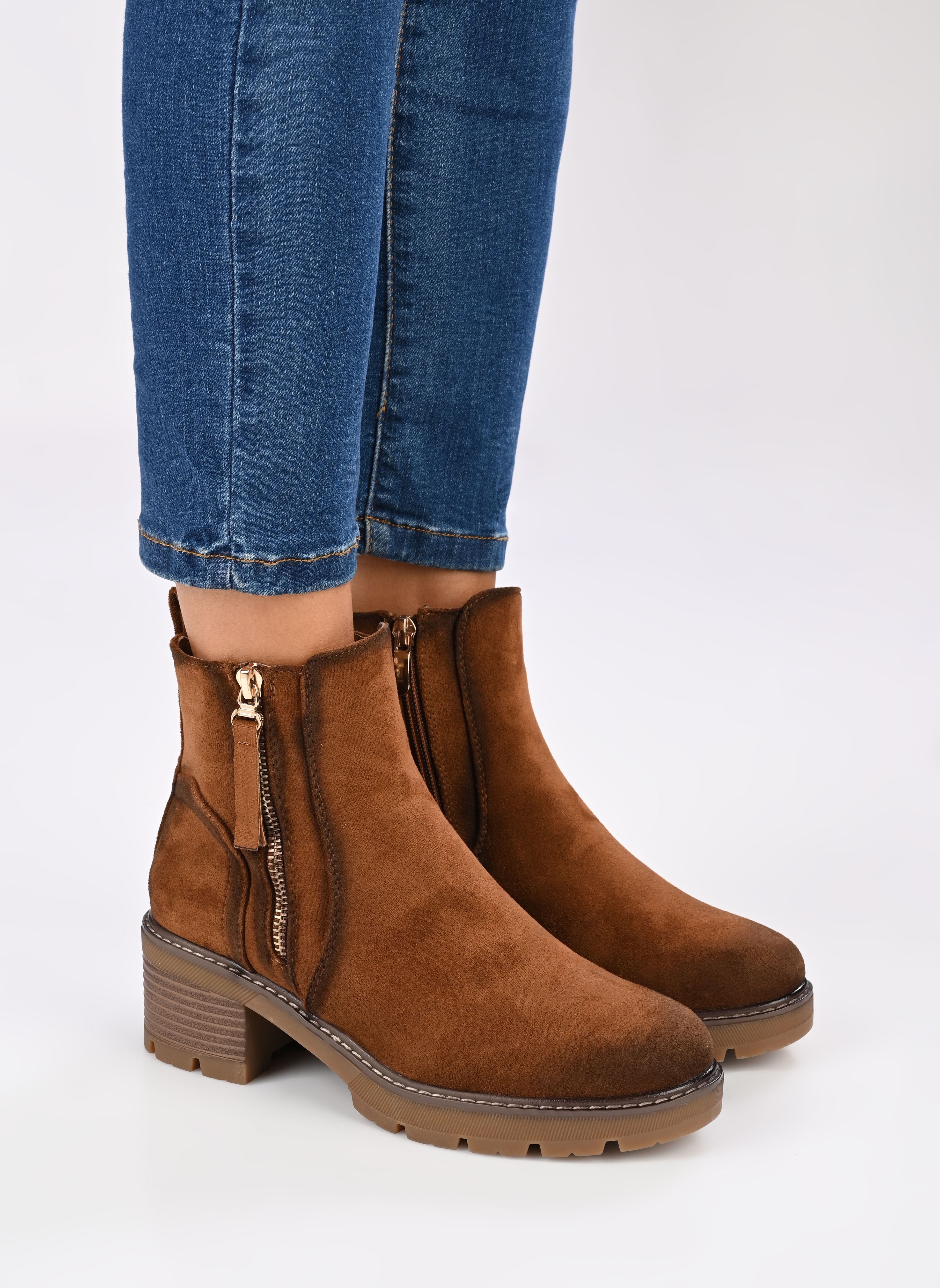 Enkellaarzen en boots THANOU dames bruin MADE BY Enkellaarzen en boots THANOU dames bruin BROWN