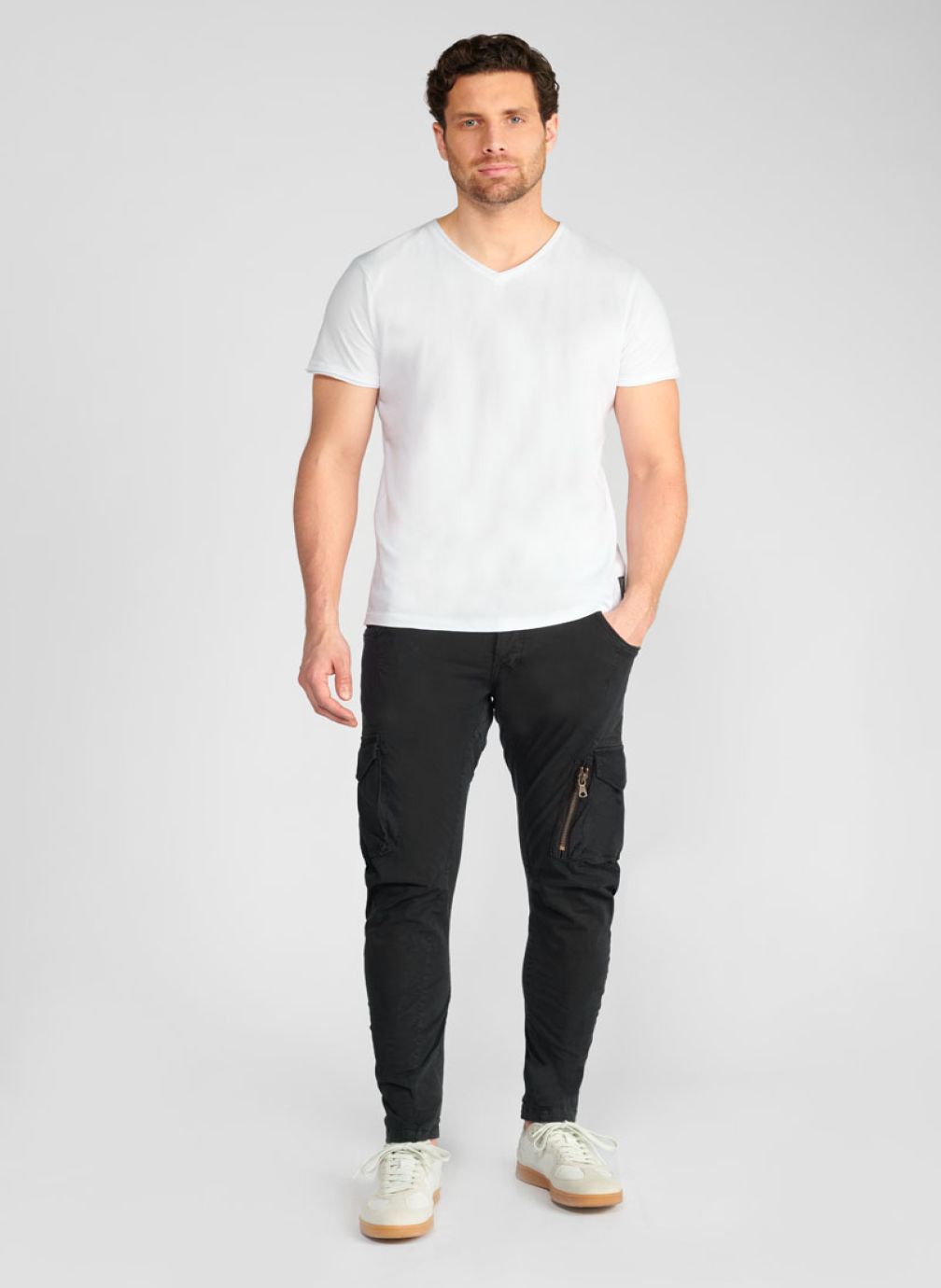 Pantalons droits Pantalon cargo ALBAN Black homme noir Le temps des cerises Pantalons droits Pantalon cargo ALBAN Black homme noir Noir